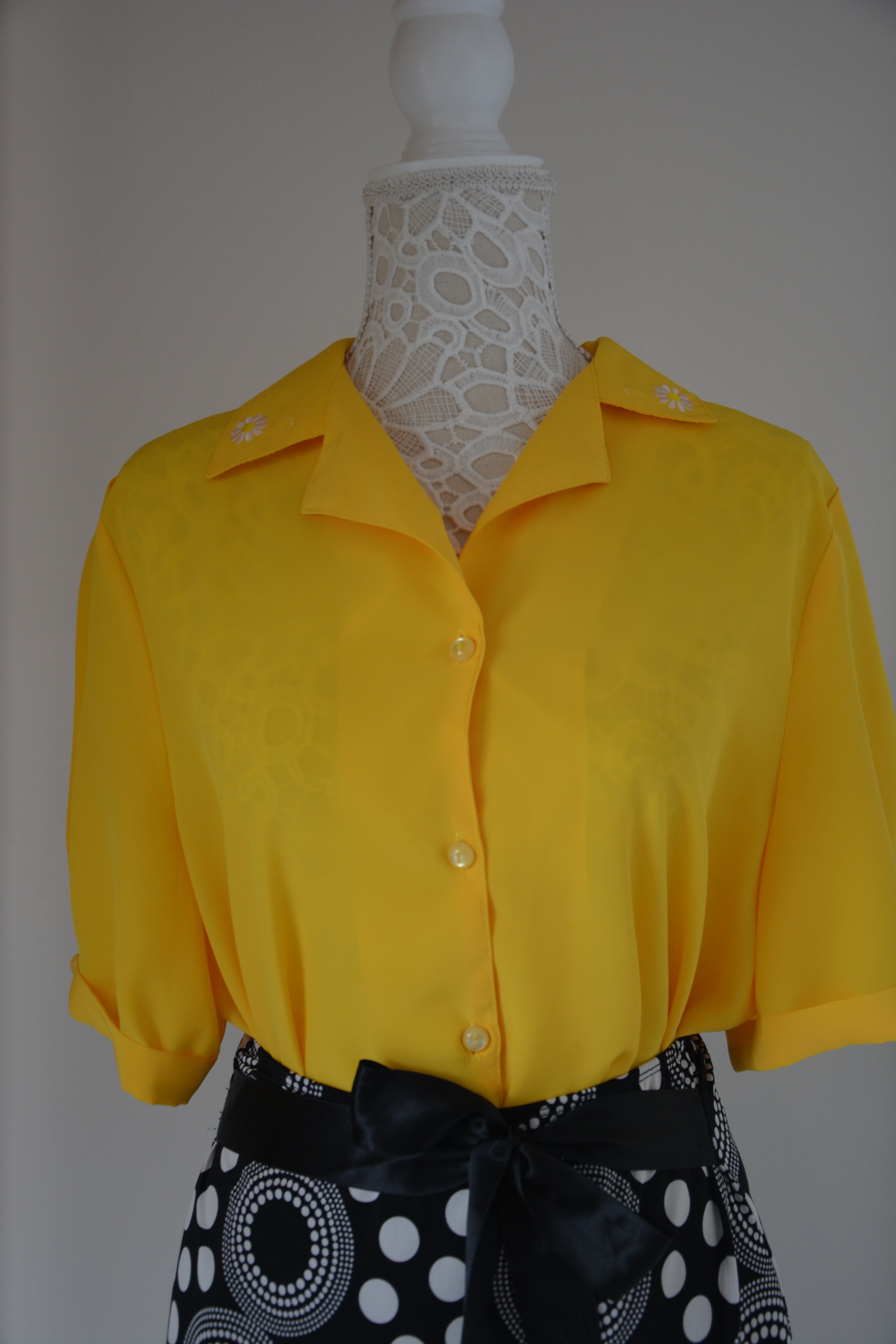 Chemise jaune à broderies - Fabriquée en France