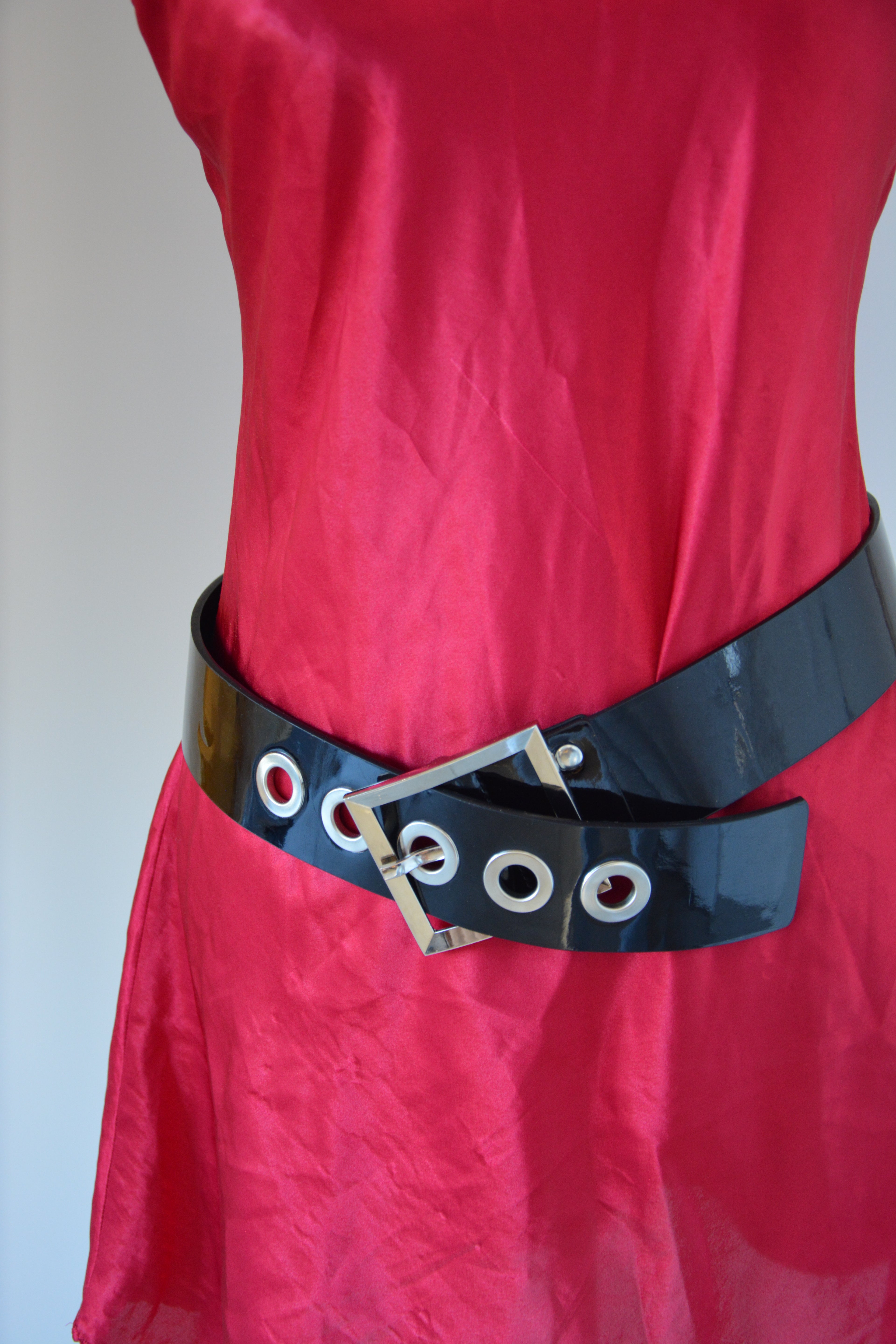 Ceinture large noire métallique