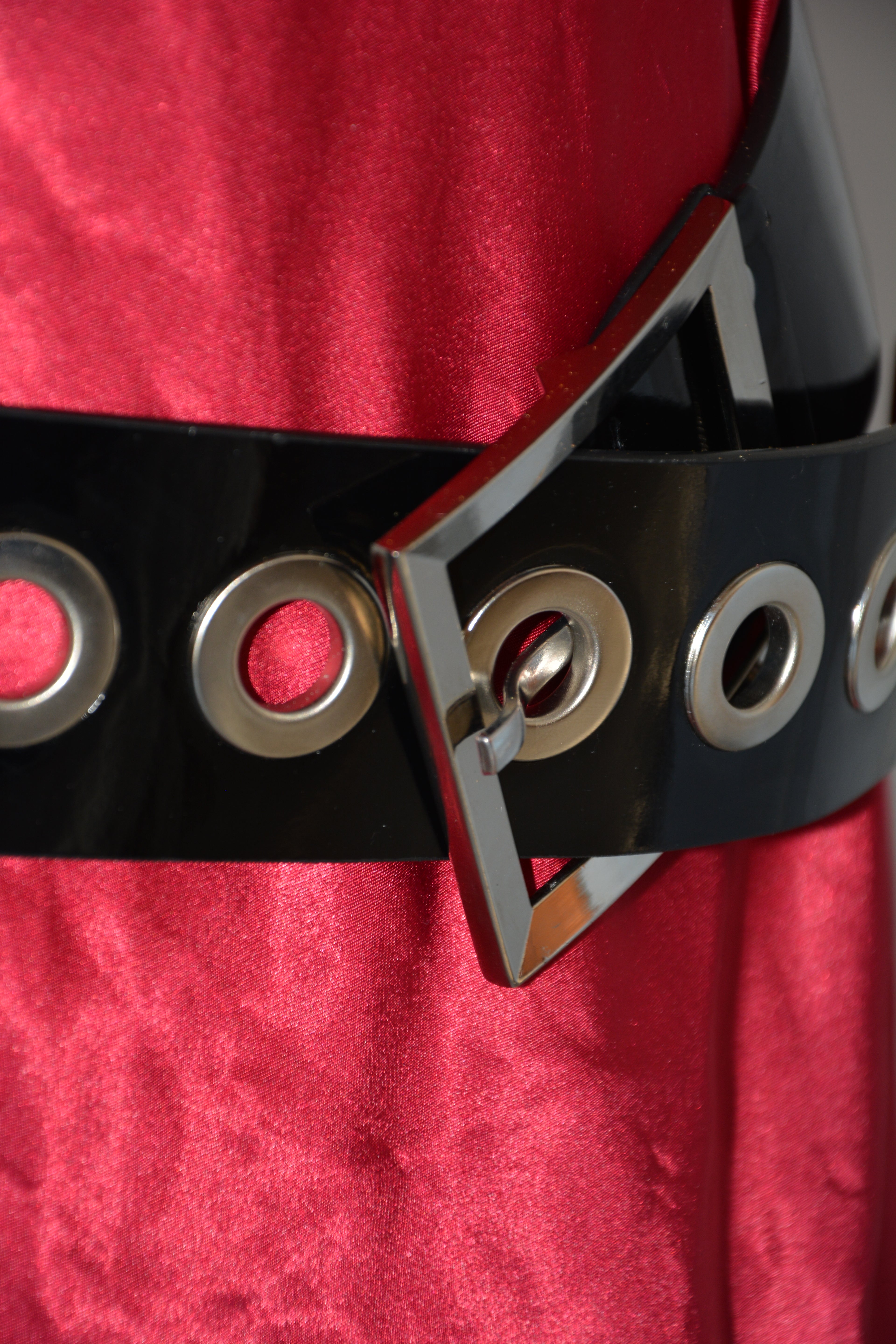 Ceinture large noire métallique