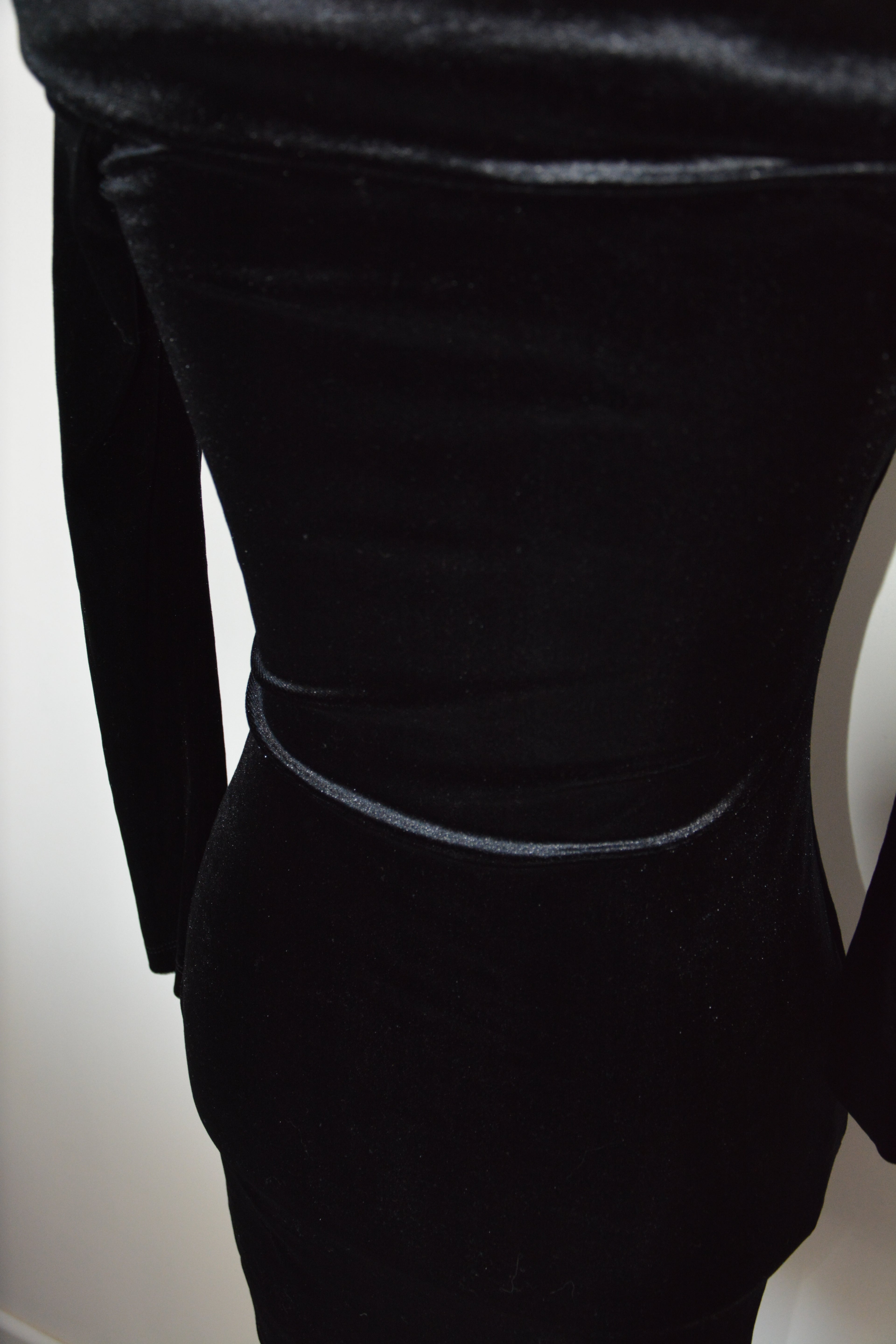 Robe velours col bardot