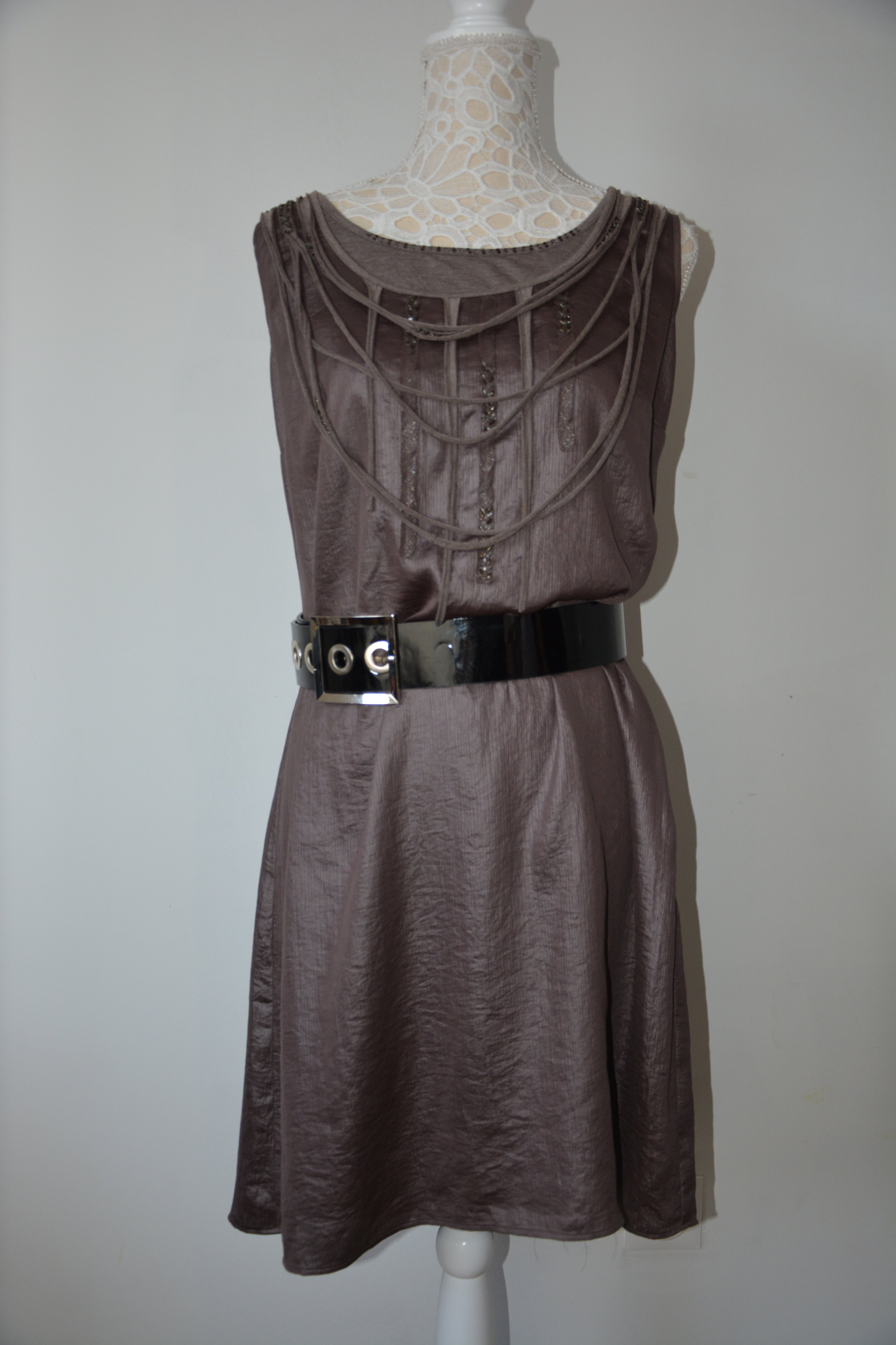 Robe midi satinée à strass