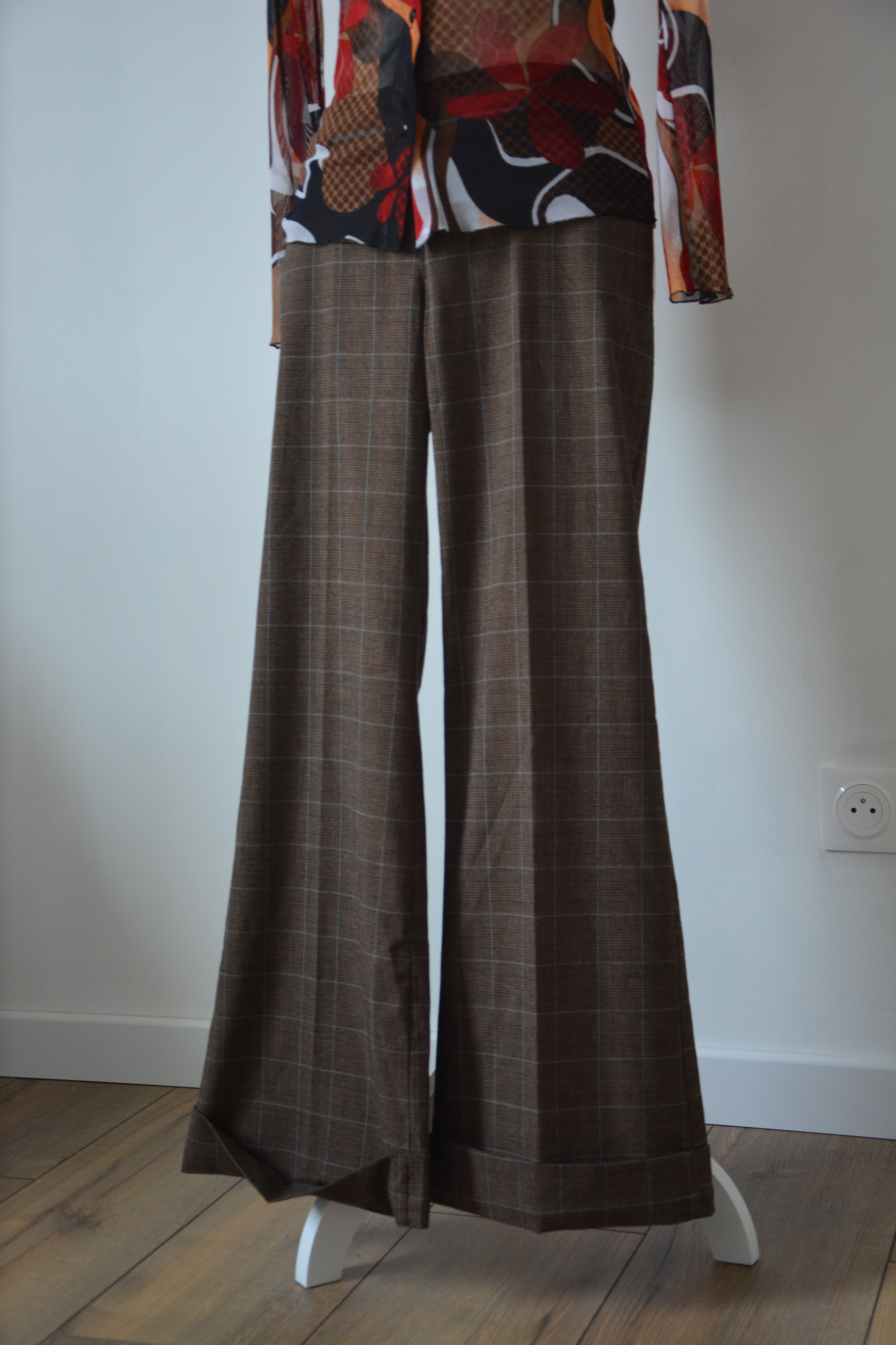 Pantalon flare à carreaux marron | création française