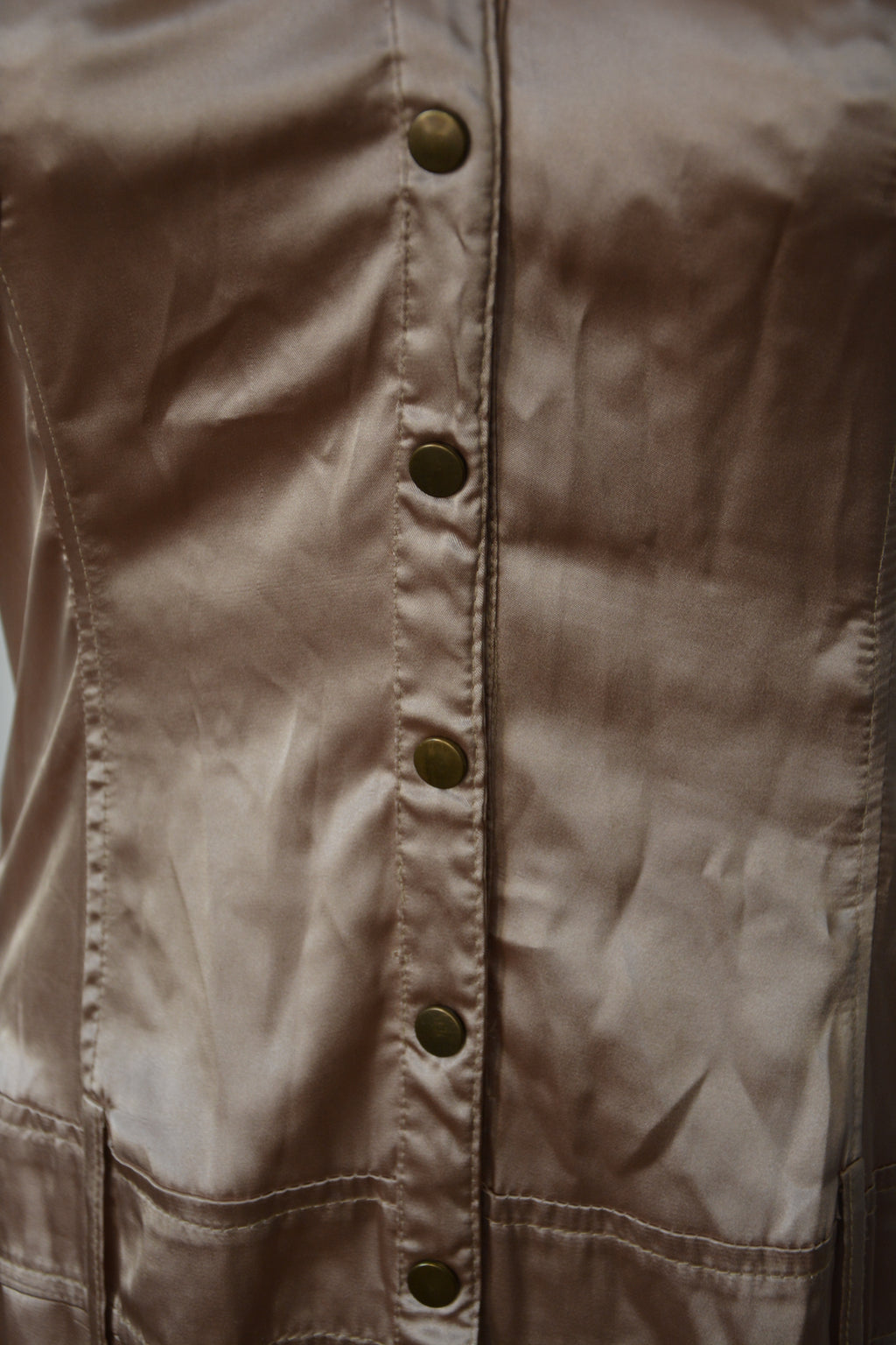 Robe dorée satinée