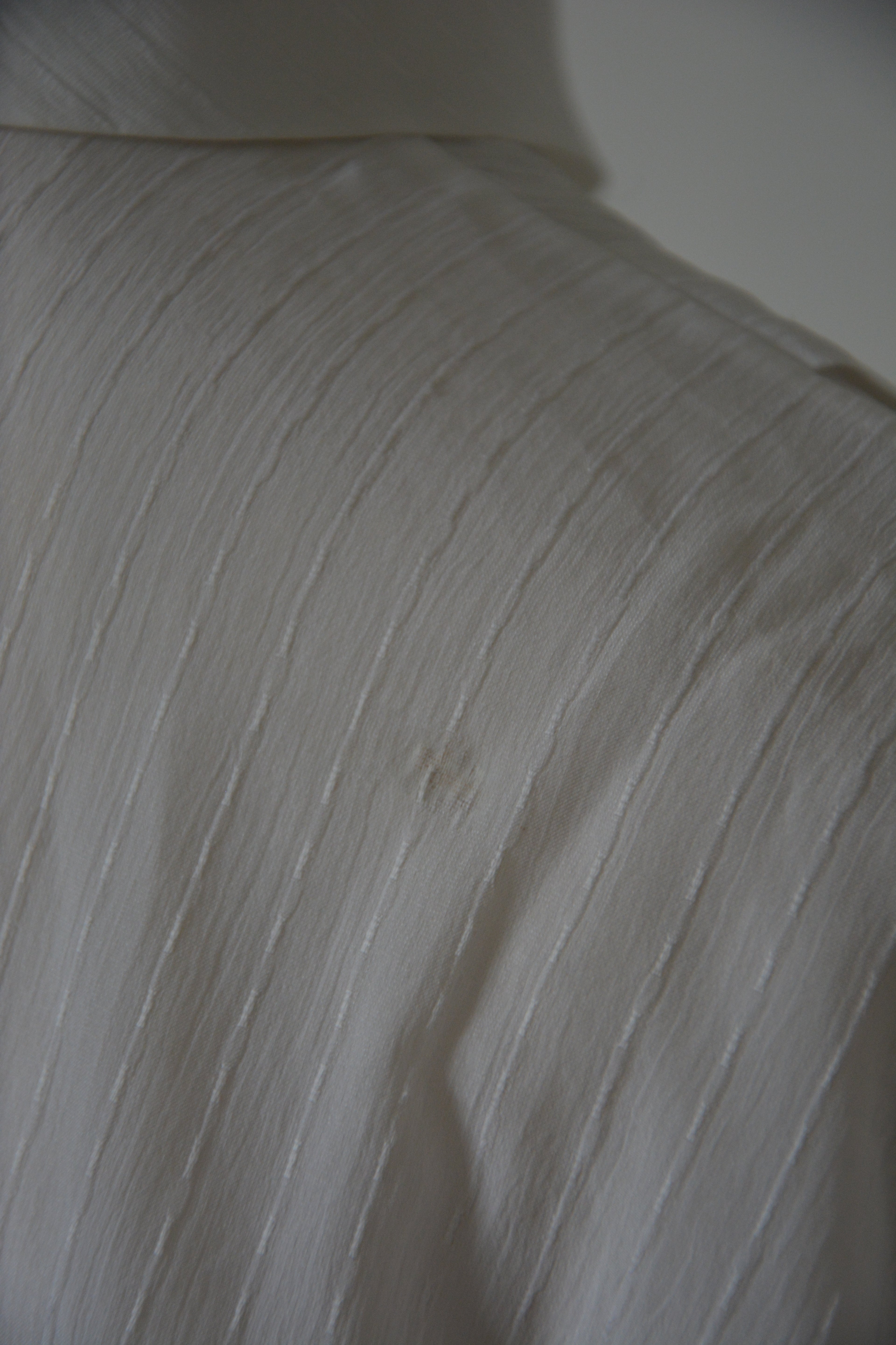 Chemise blanche à fines rayures