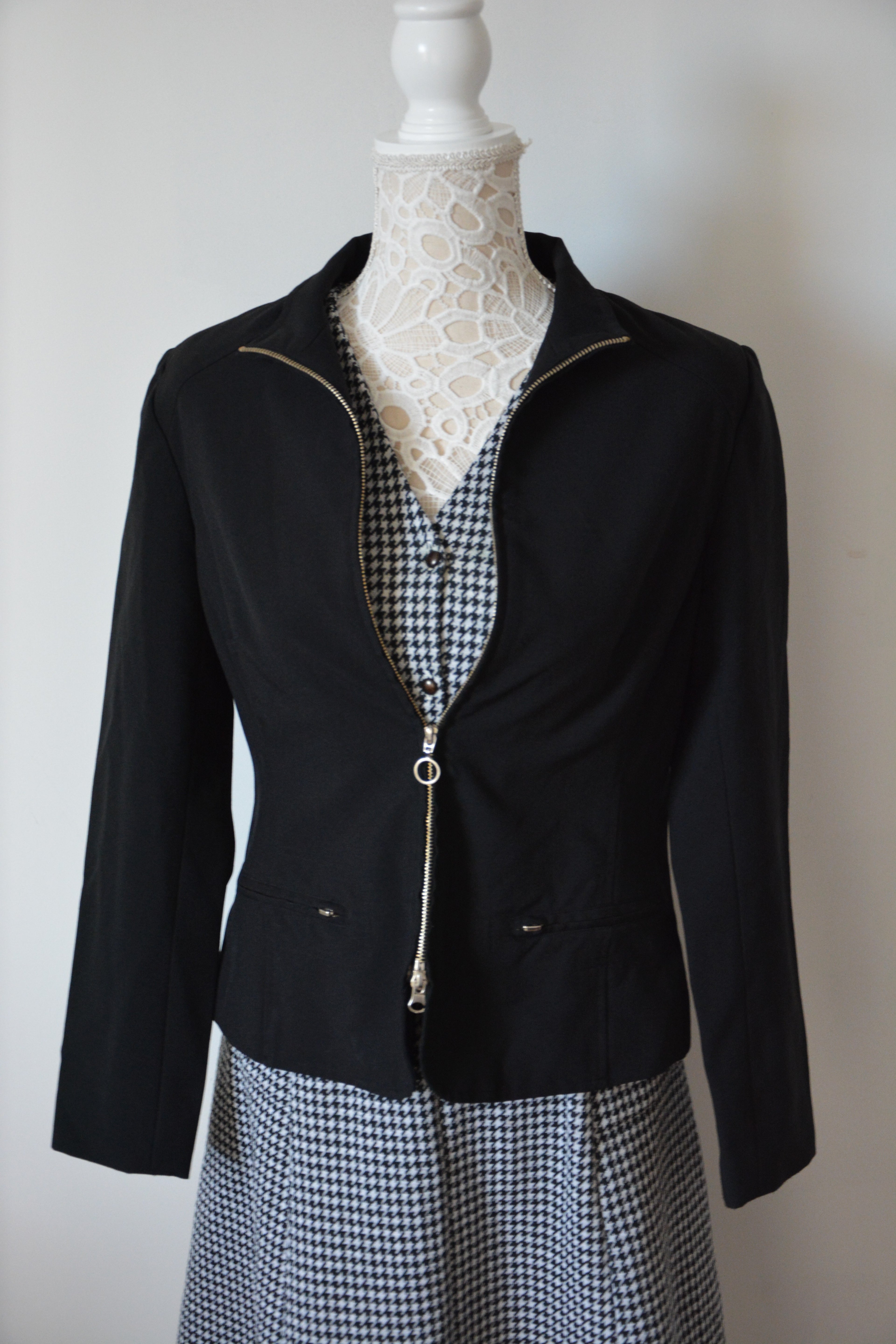 Veste noire cintrée élégante