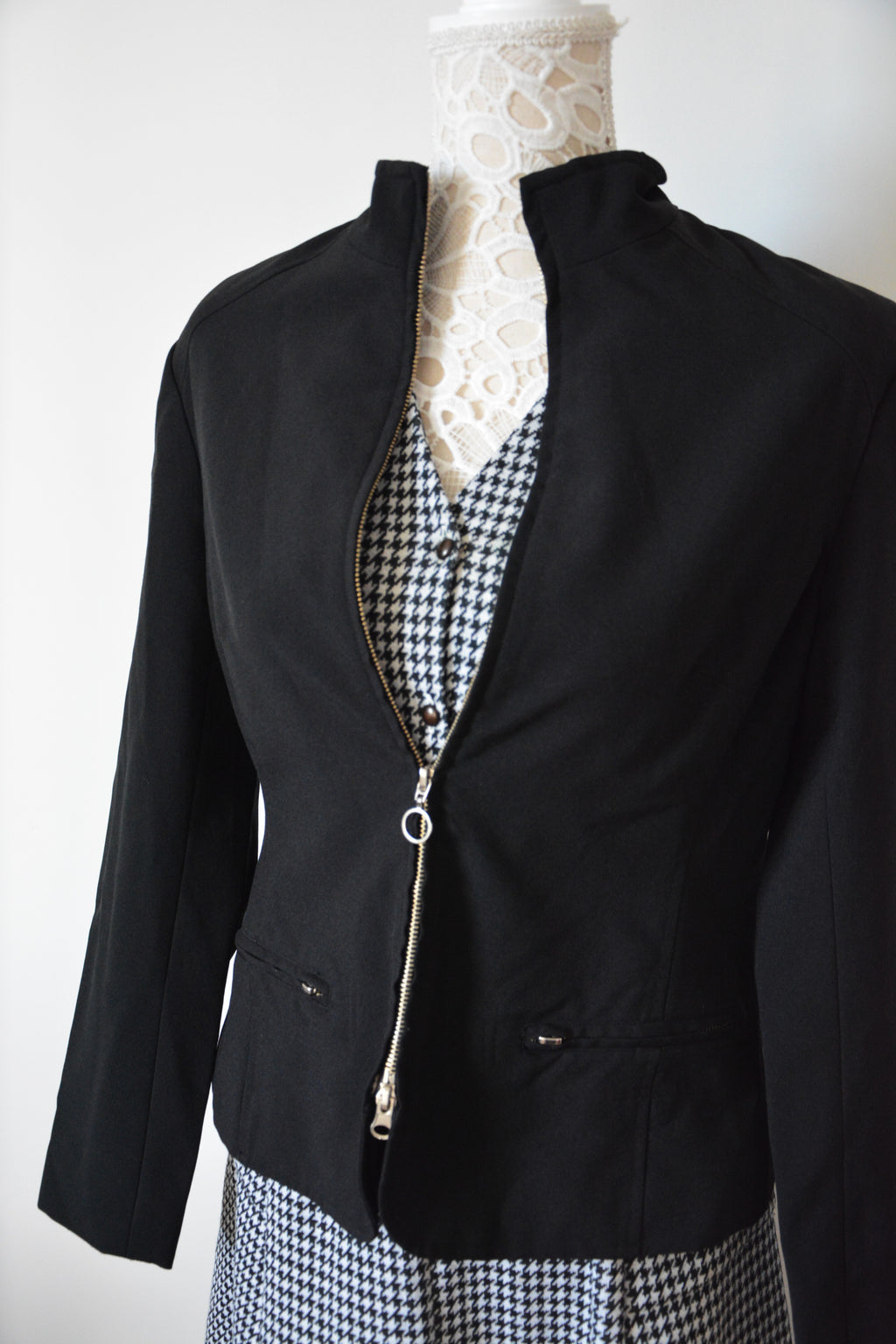 Veste noire cintrée élégante