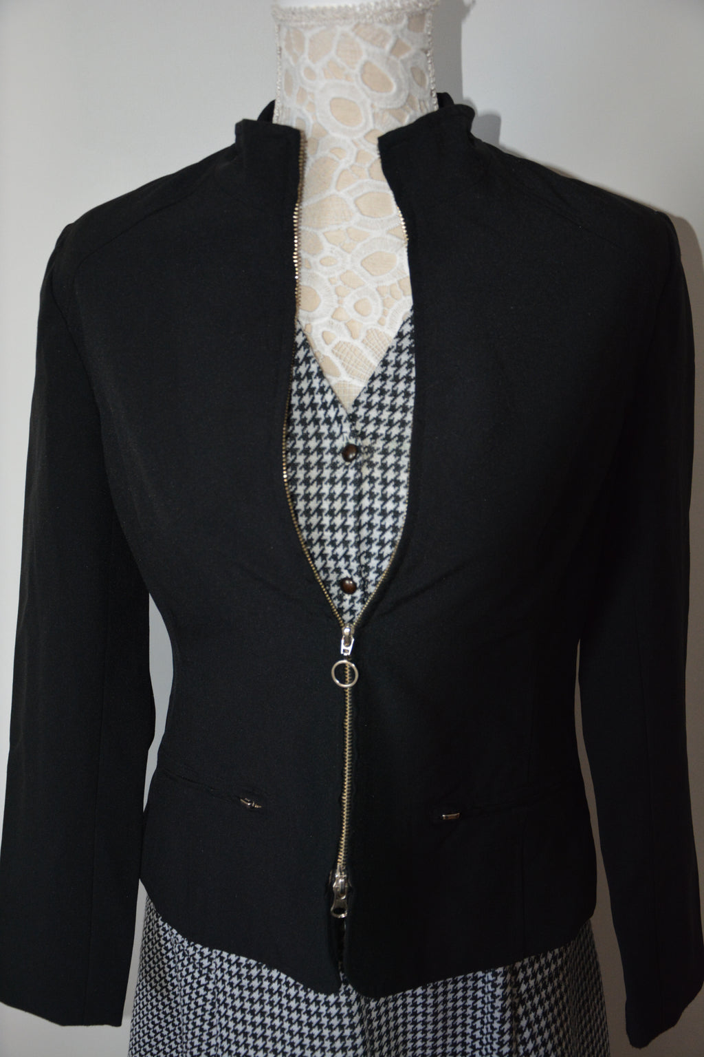 Veste noire cintrée élégante