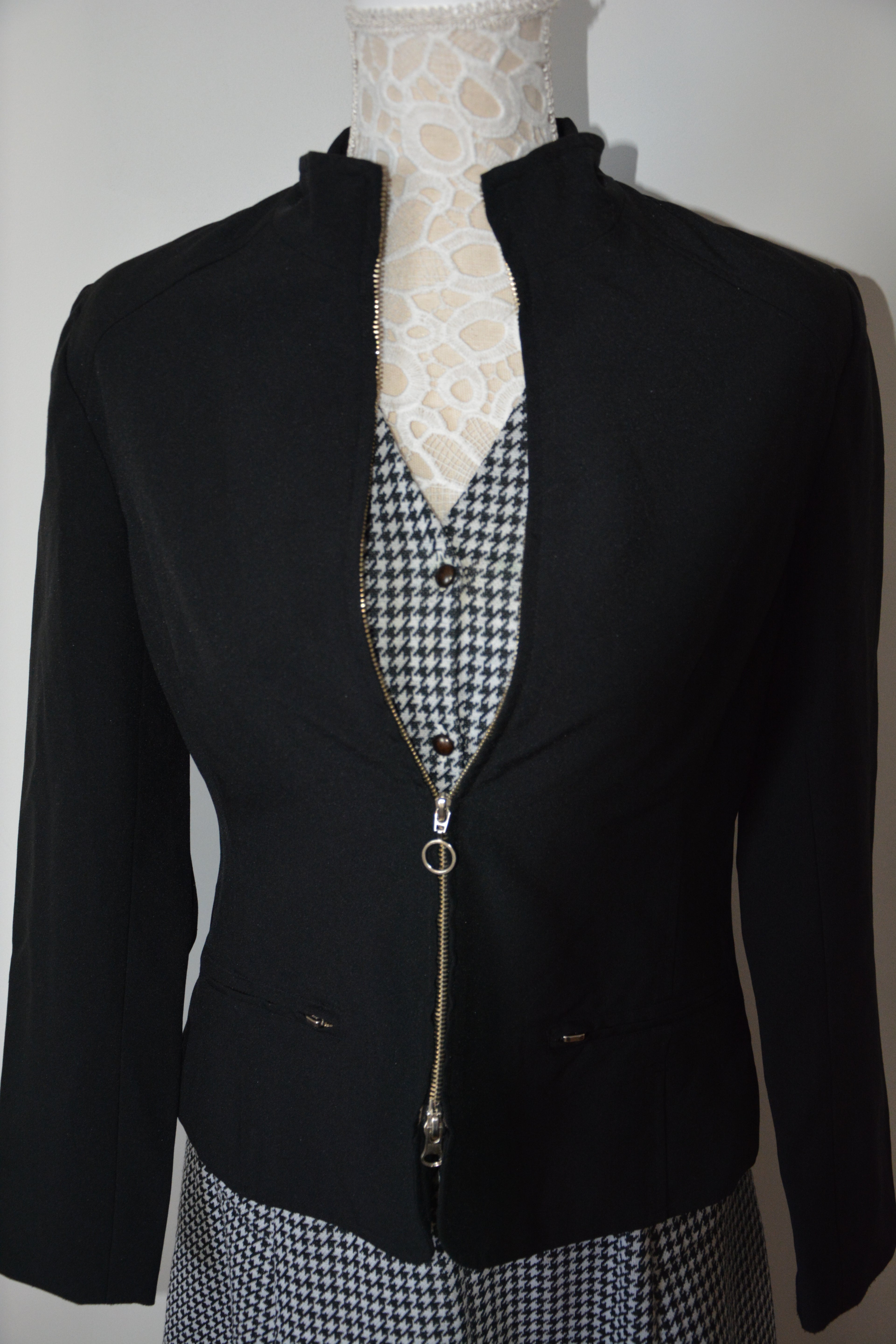 Veste noire cintrée élégante