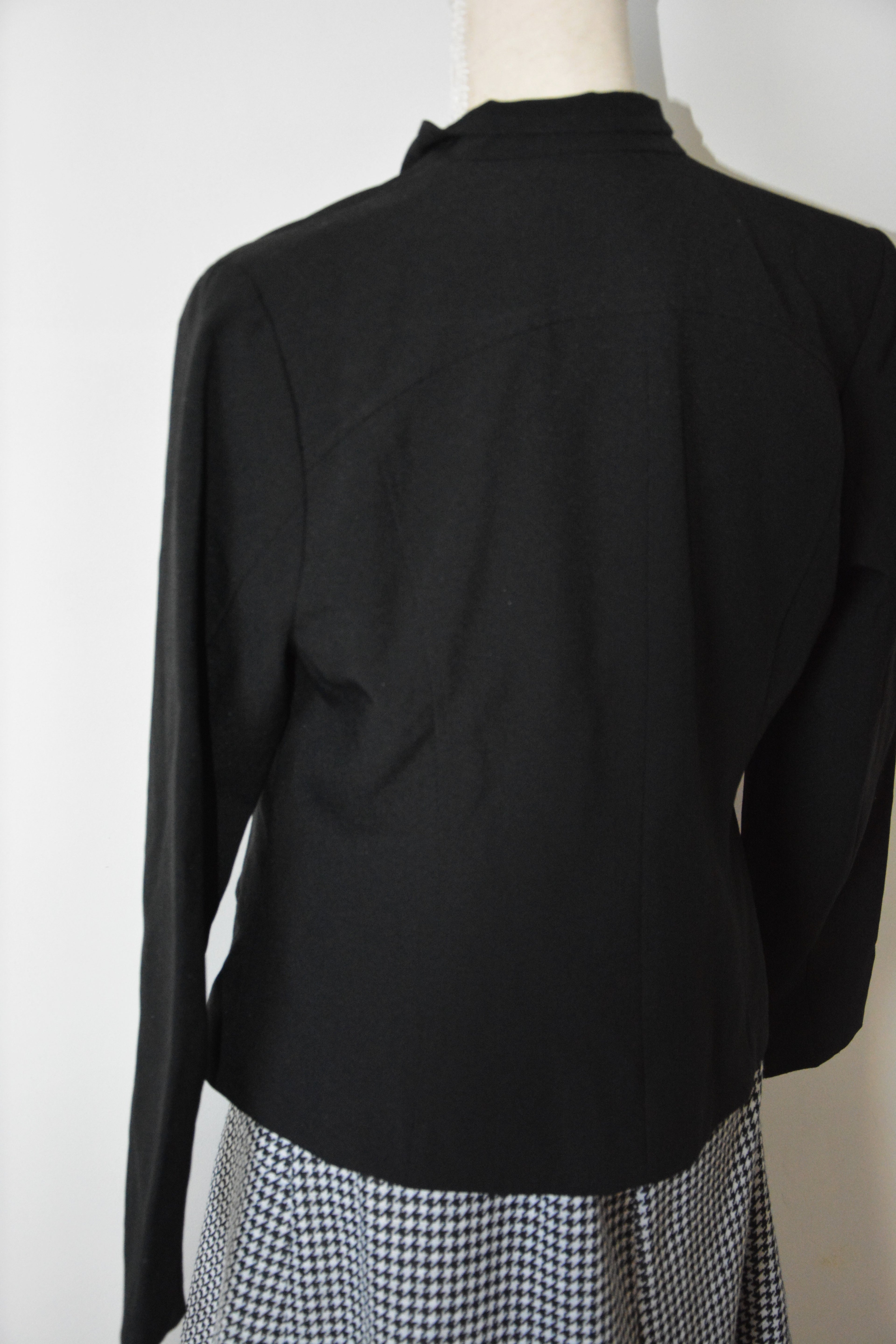 Veste noire cintrée élégante