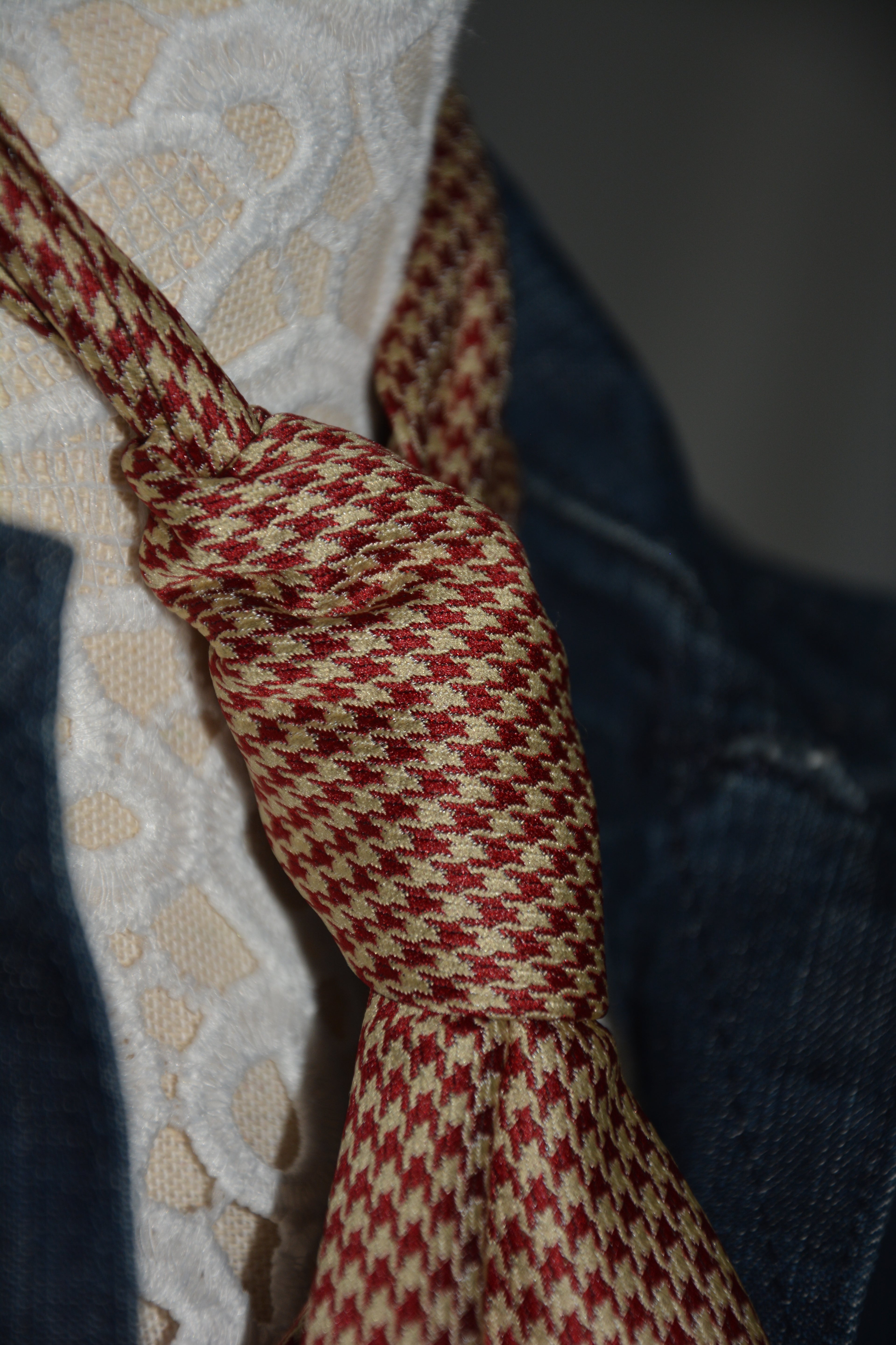 Cravate à motif pied de poule