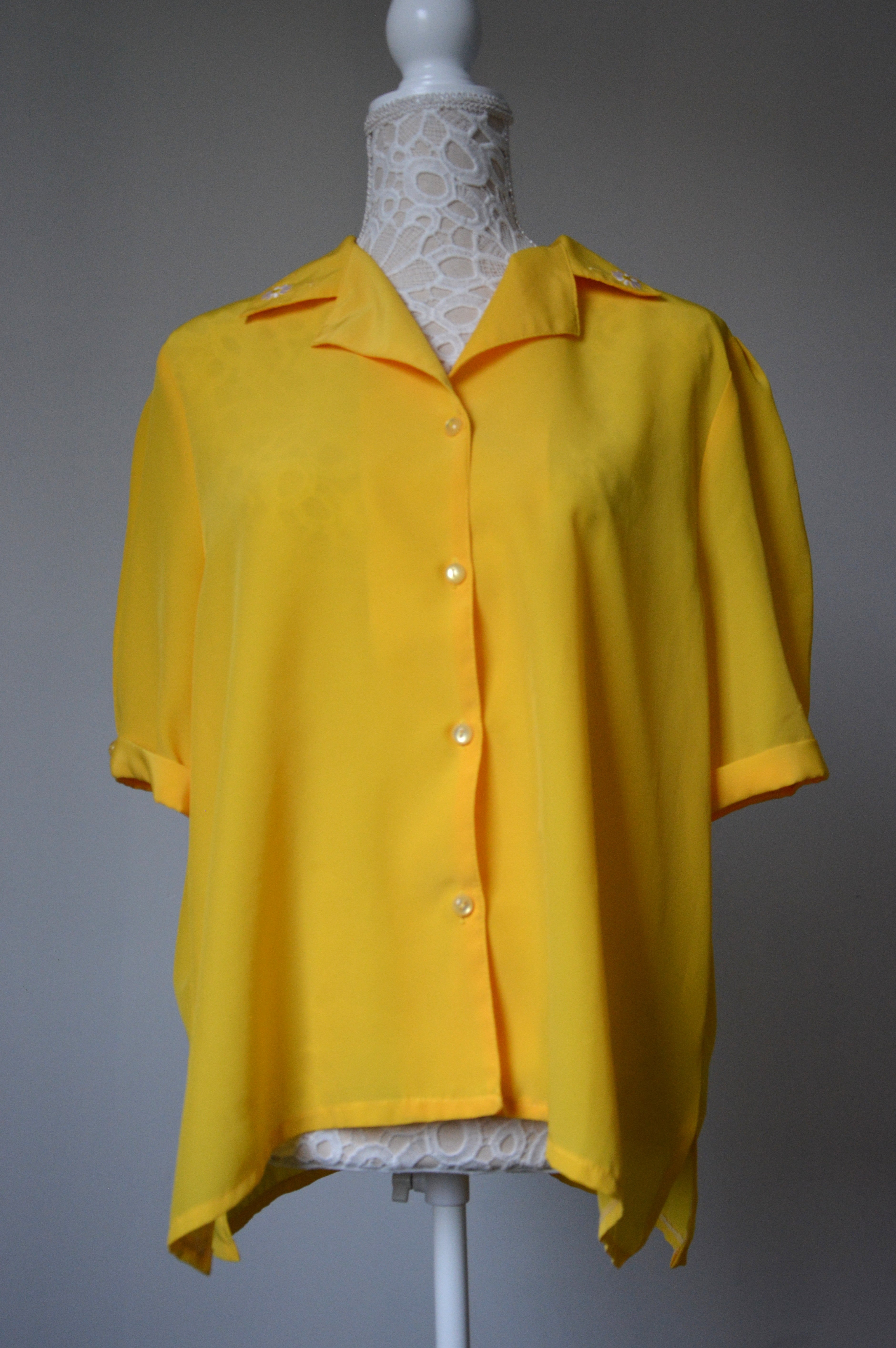 Chemise jaune à broderies - Fabriquée en France