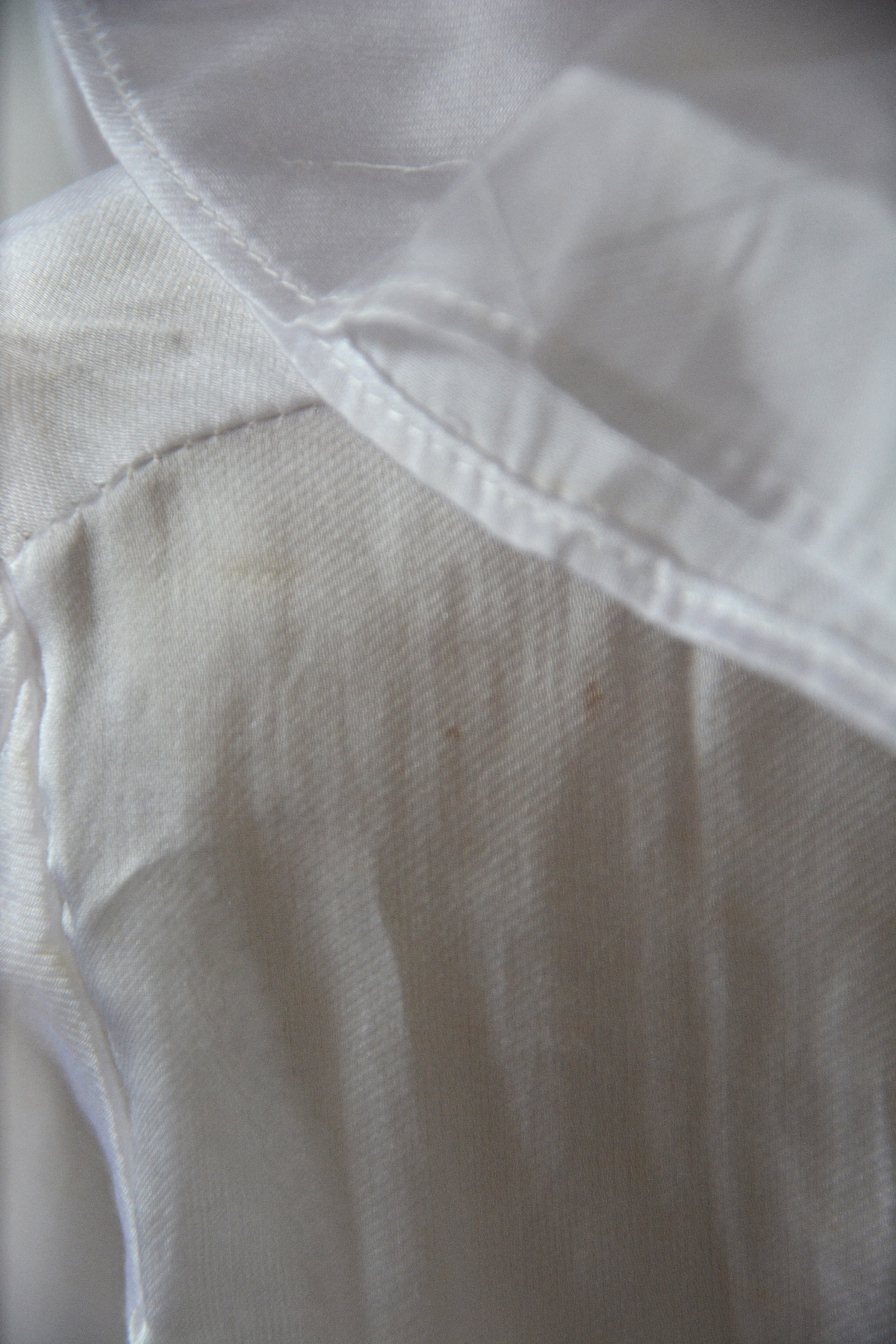 Blouse blanche à froufrous