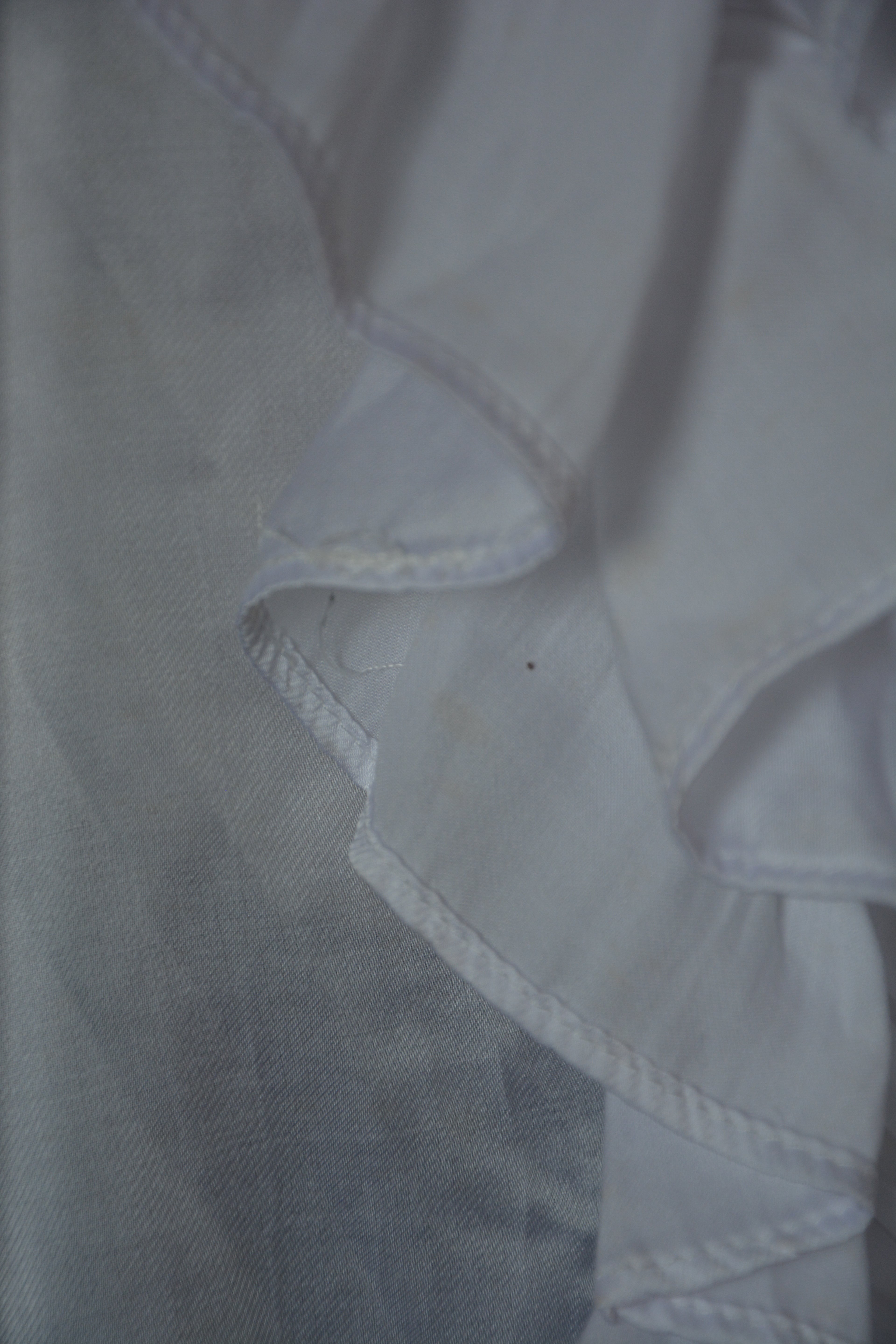 Blouse blanche à froufrous