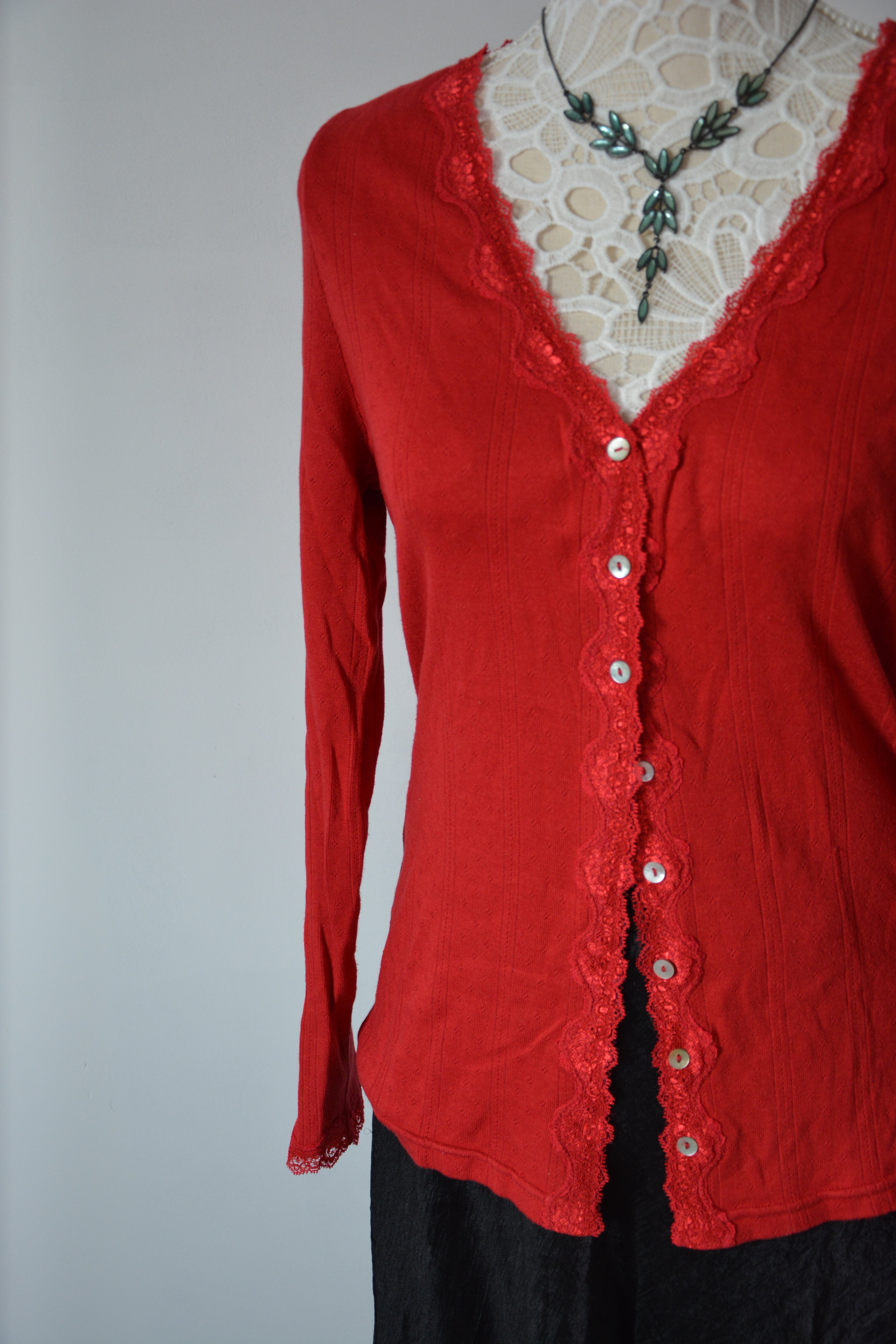 Top gilet rouge à dentelle