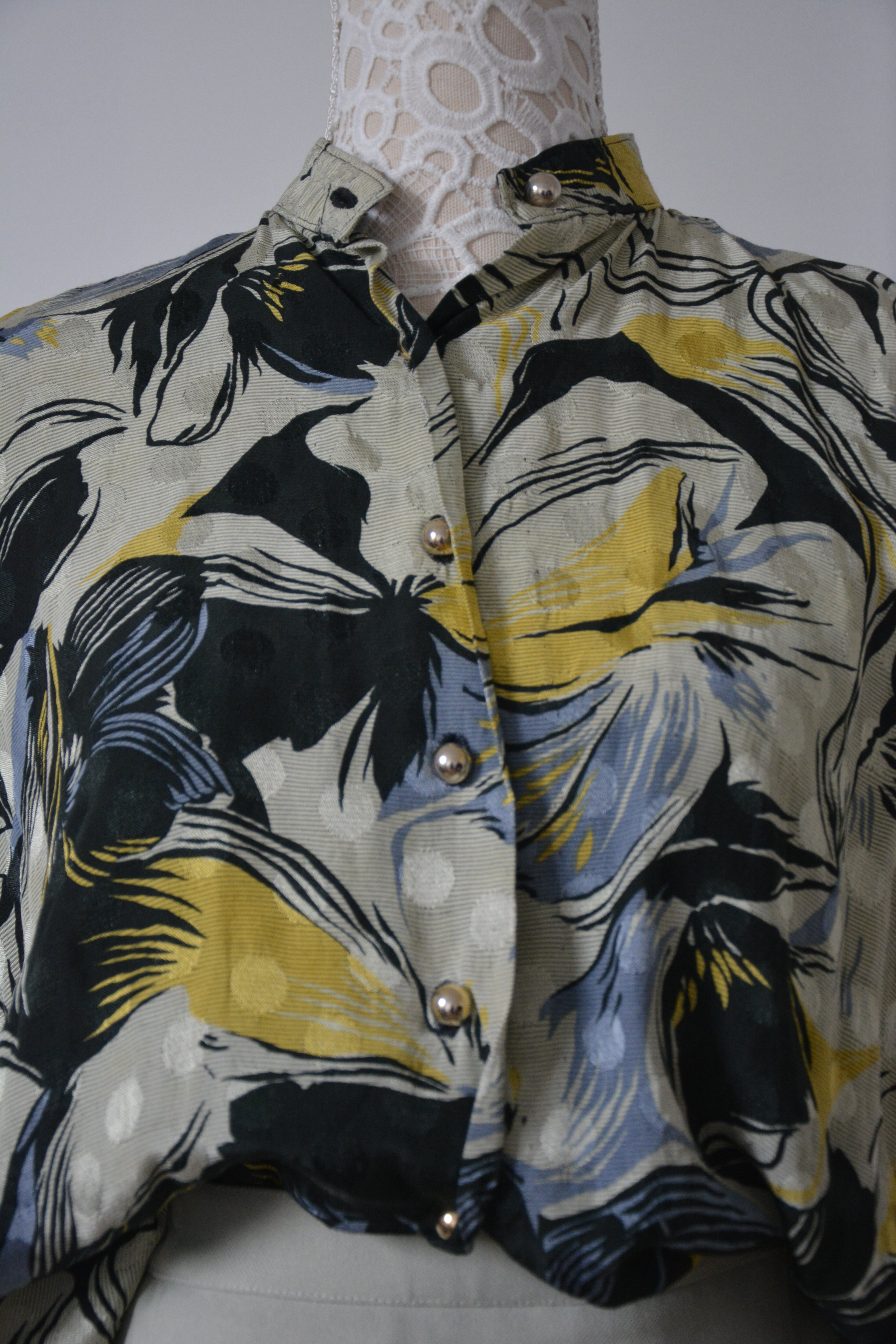 Chemise grise florale