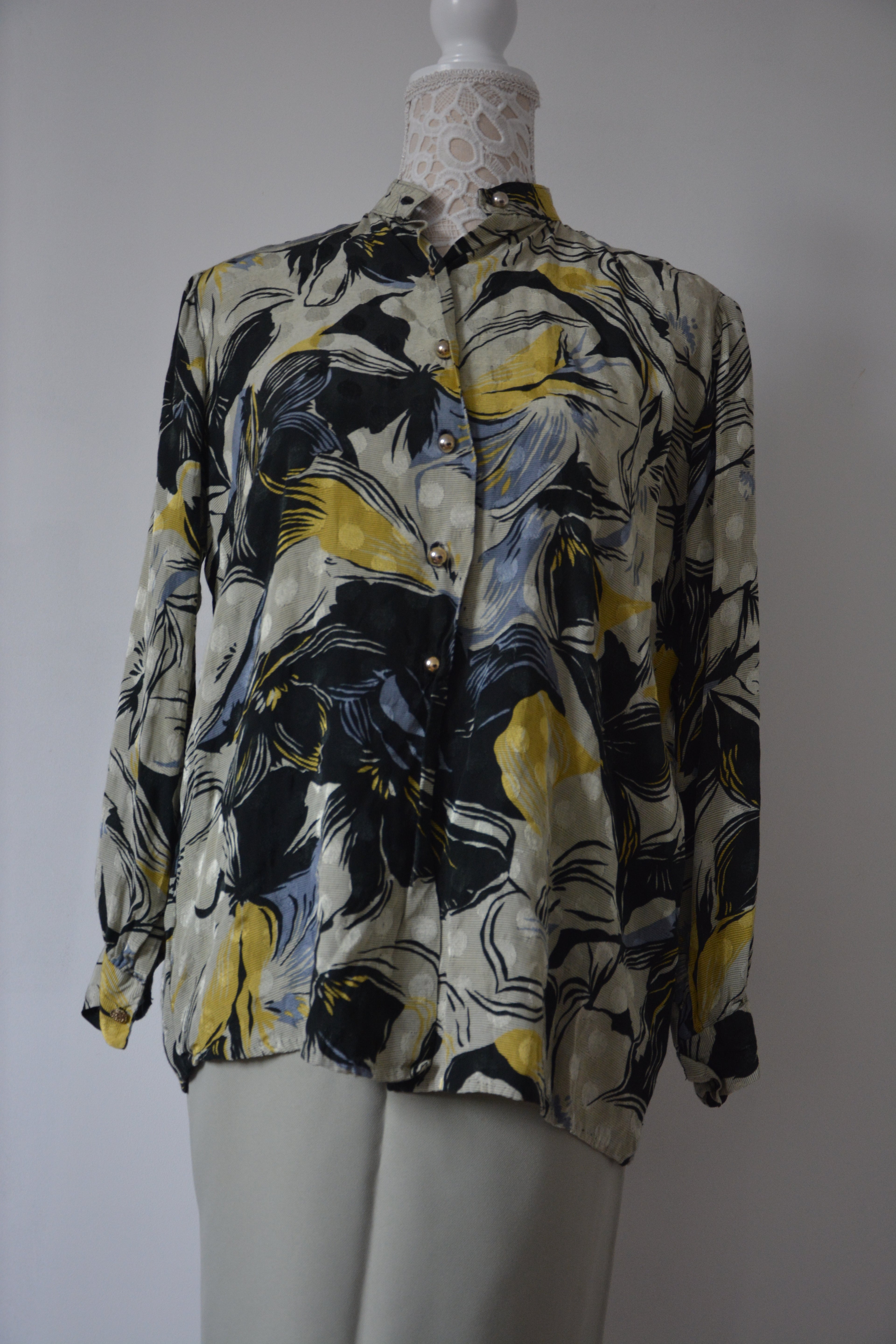 Chemise grise florale