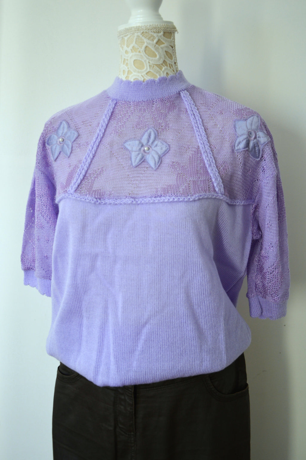 Pull violet floral en maille