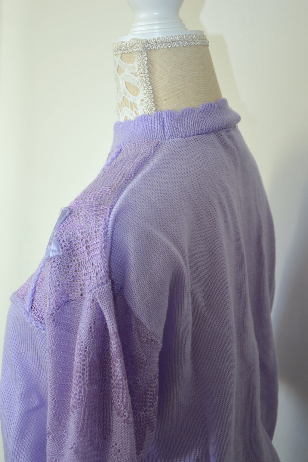 Pull violet floral en maille