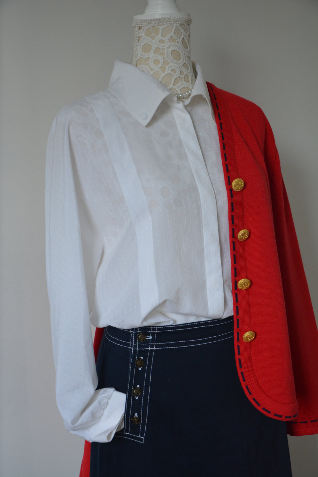 Chemise blanche à fines rayures