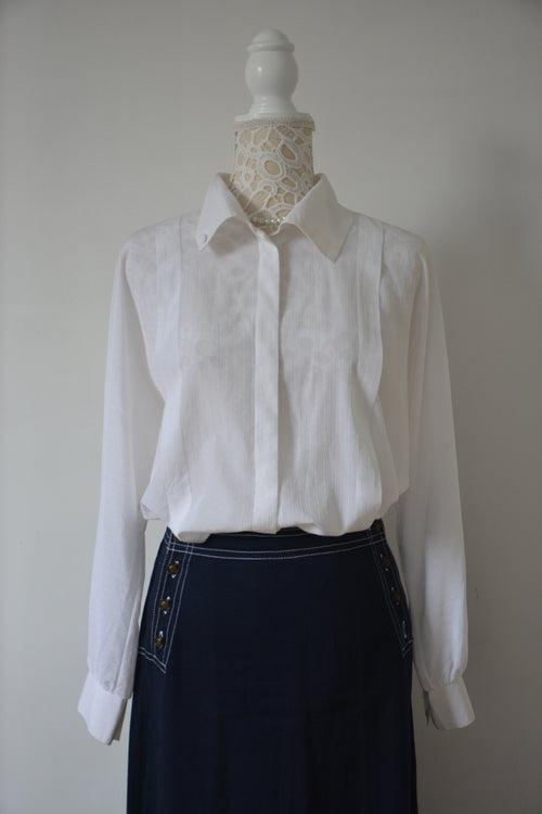 Chemise blanche à fines rayures