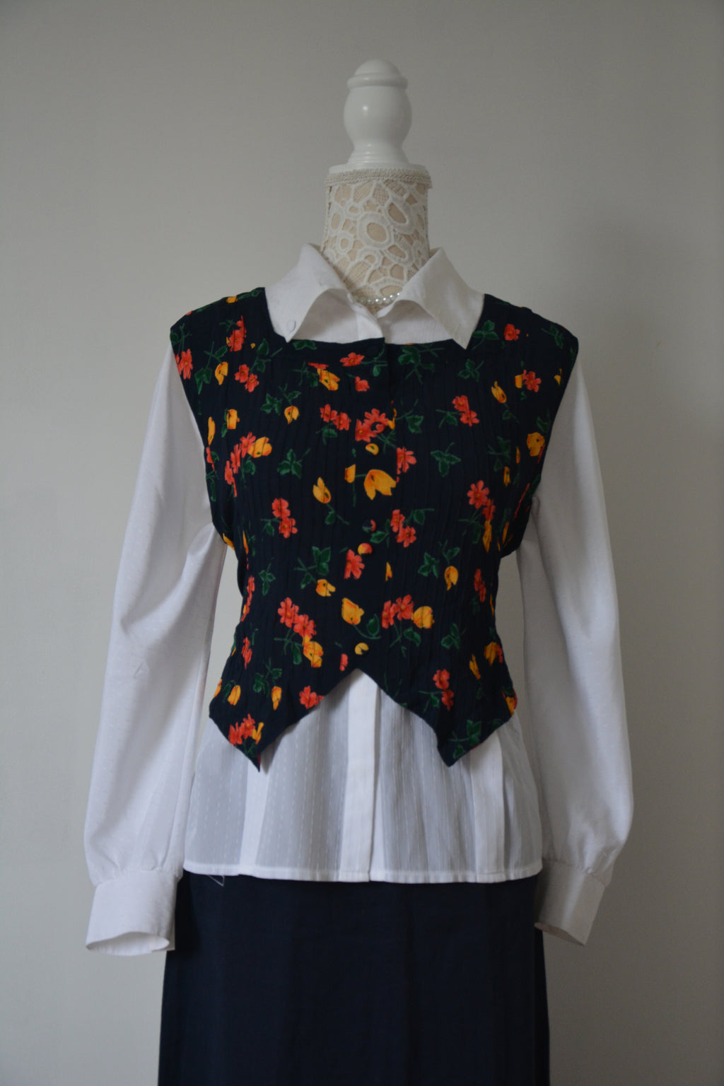 Blouse florale bleue marine