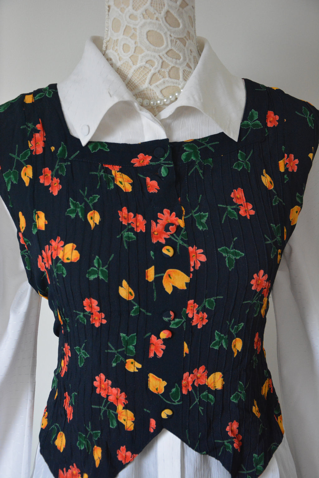 Blouse florale bleue marine