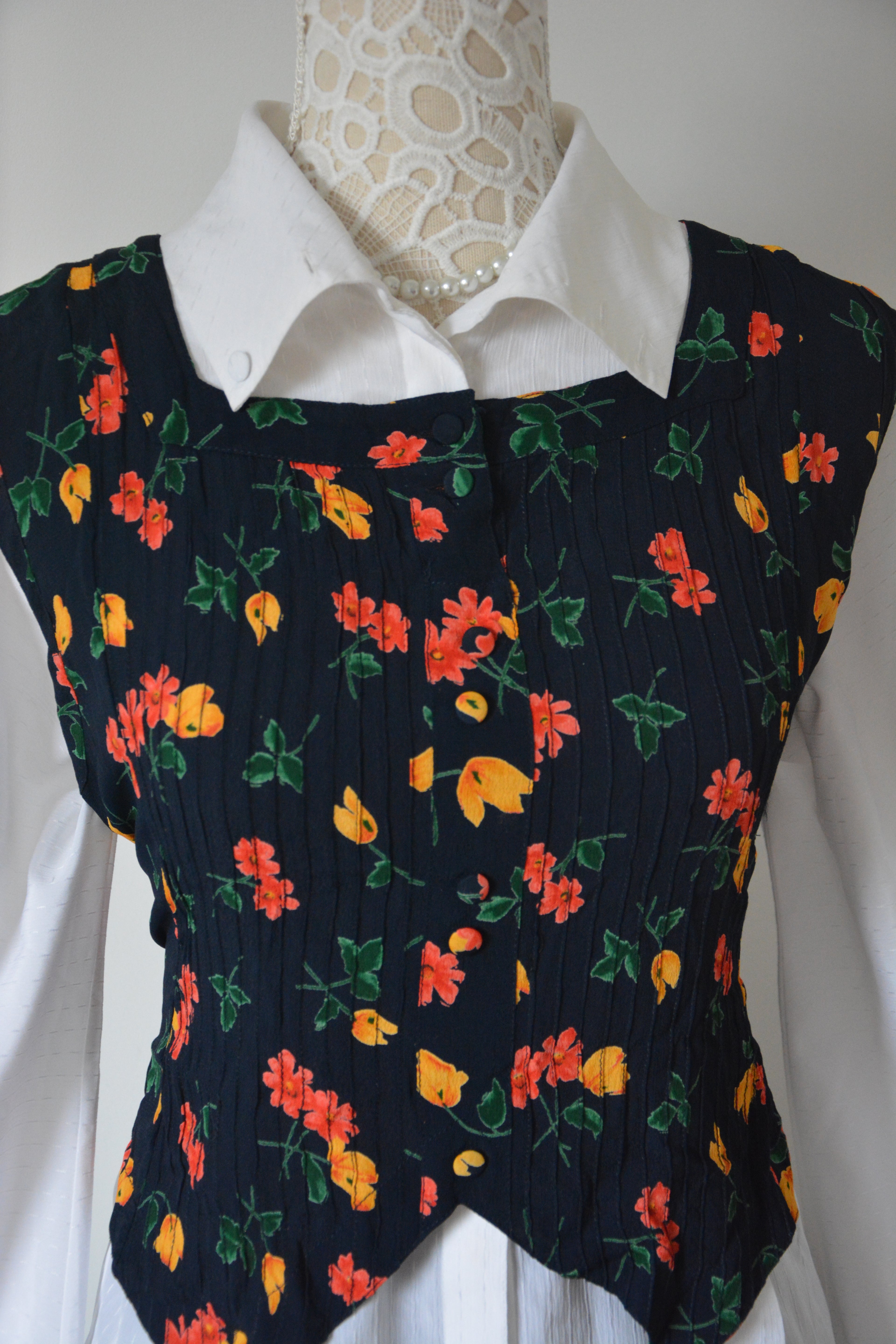 Blouse florale bleue marine