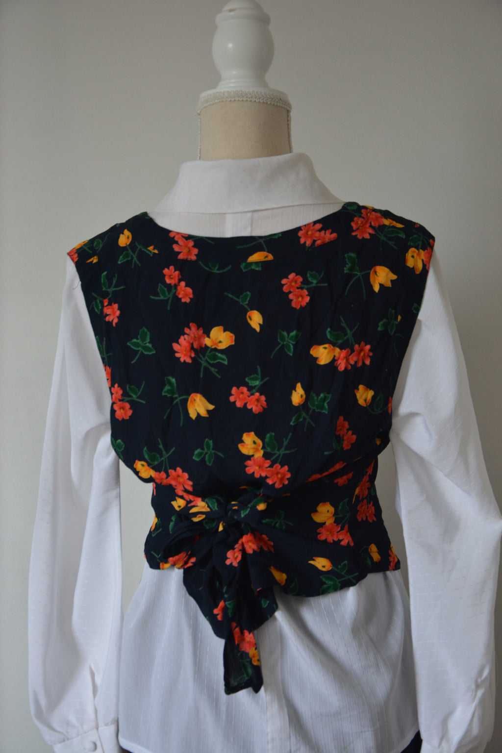 Blouse florale bleue marine