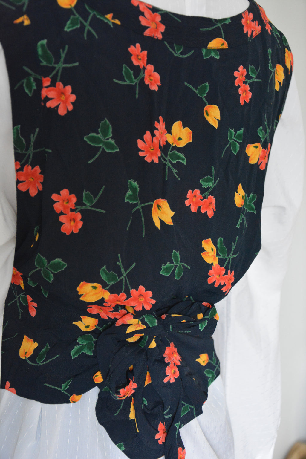 Blouse florale bleue marine