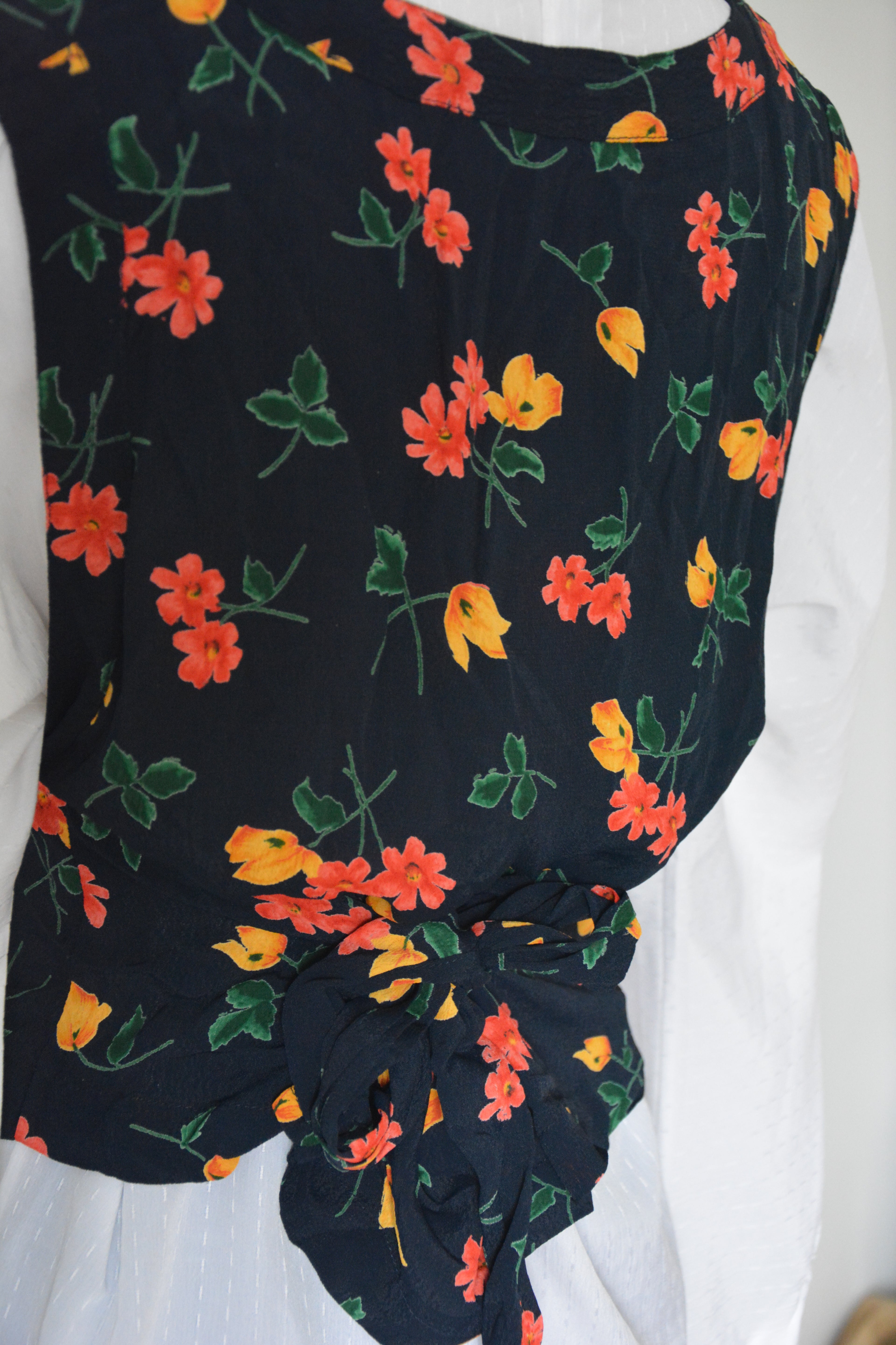 Blouse florale bleue marine