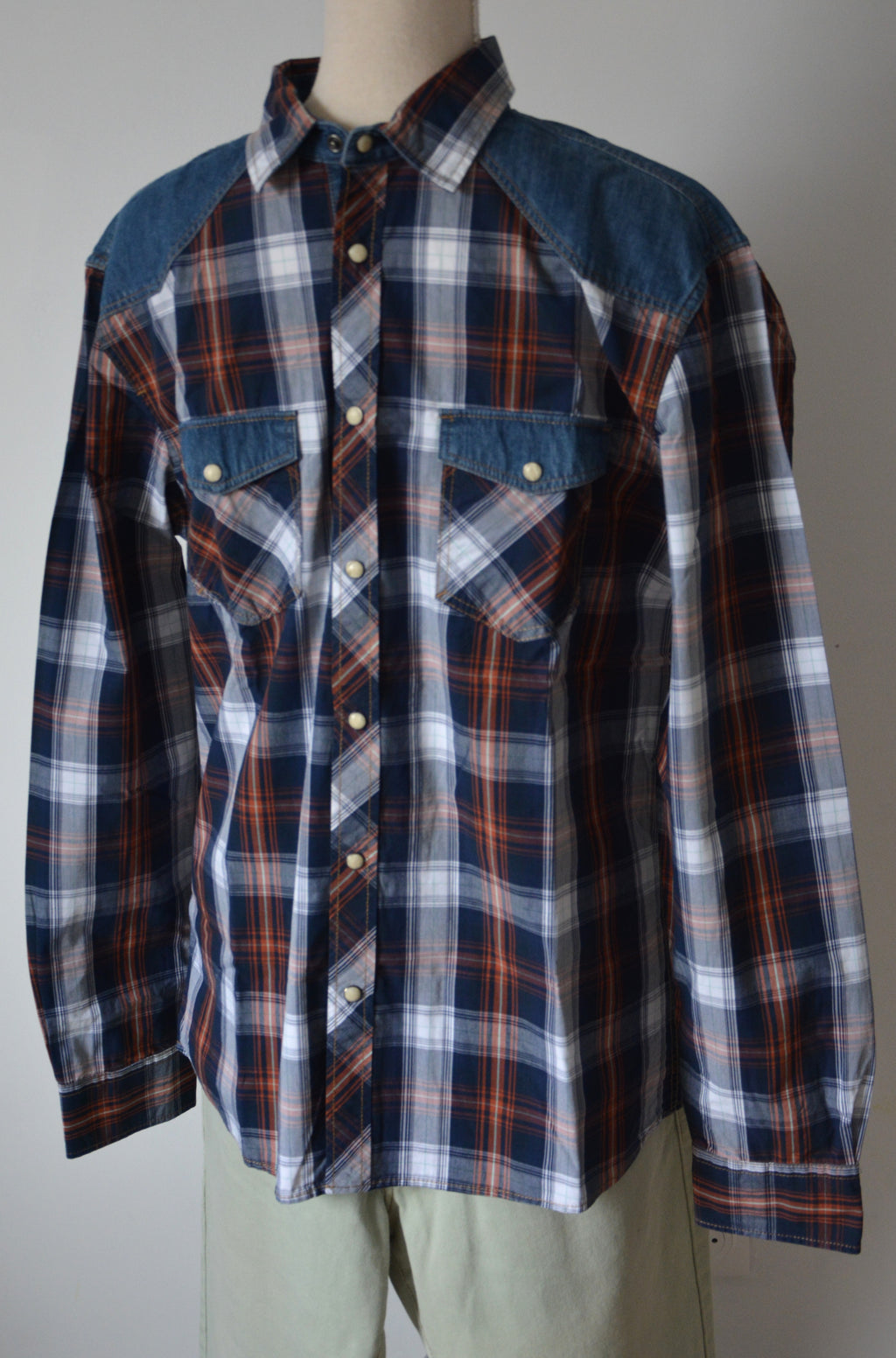 Chemise bleue denim à carreaux