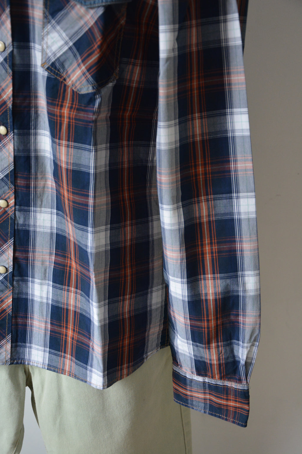 Chemise bleue denim à carreaux