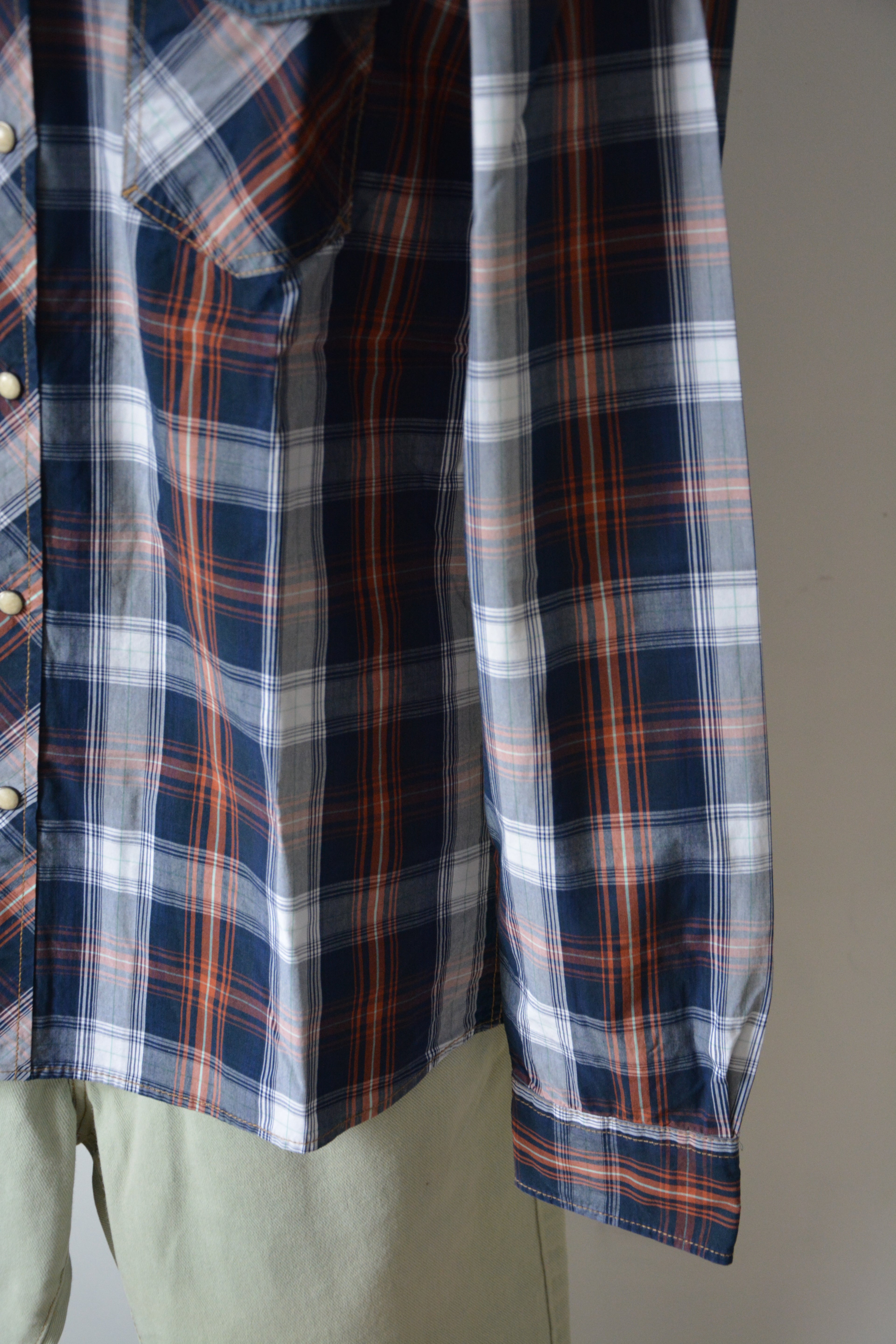 Chemise bleue denim à carreaux