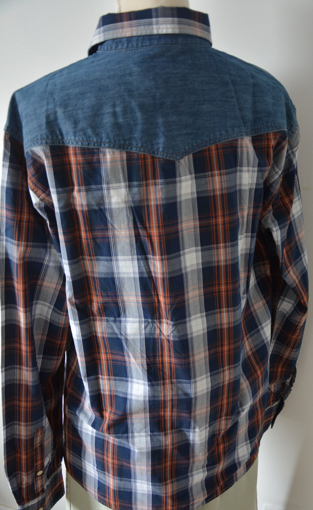 Chemise bleue denim à carreaux