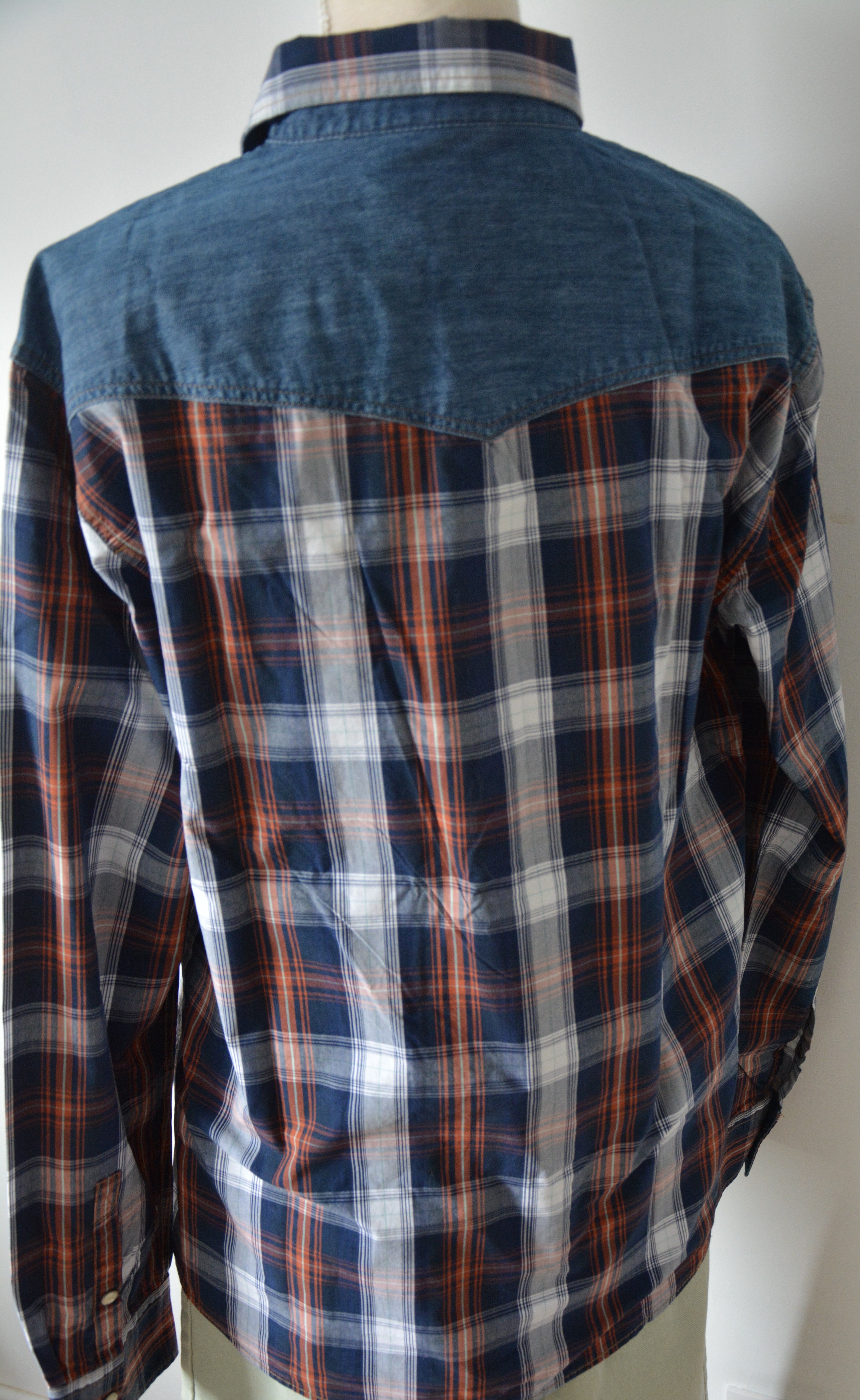 Chemise bleue denim à carreaux