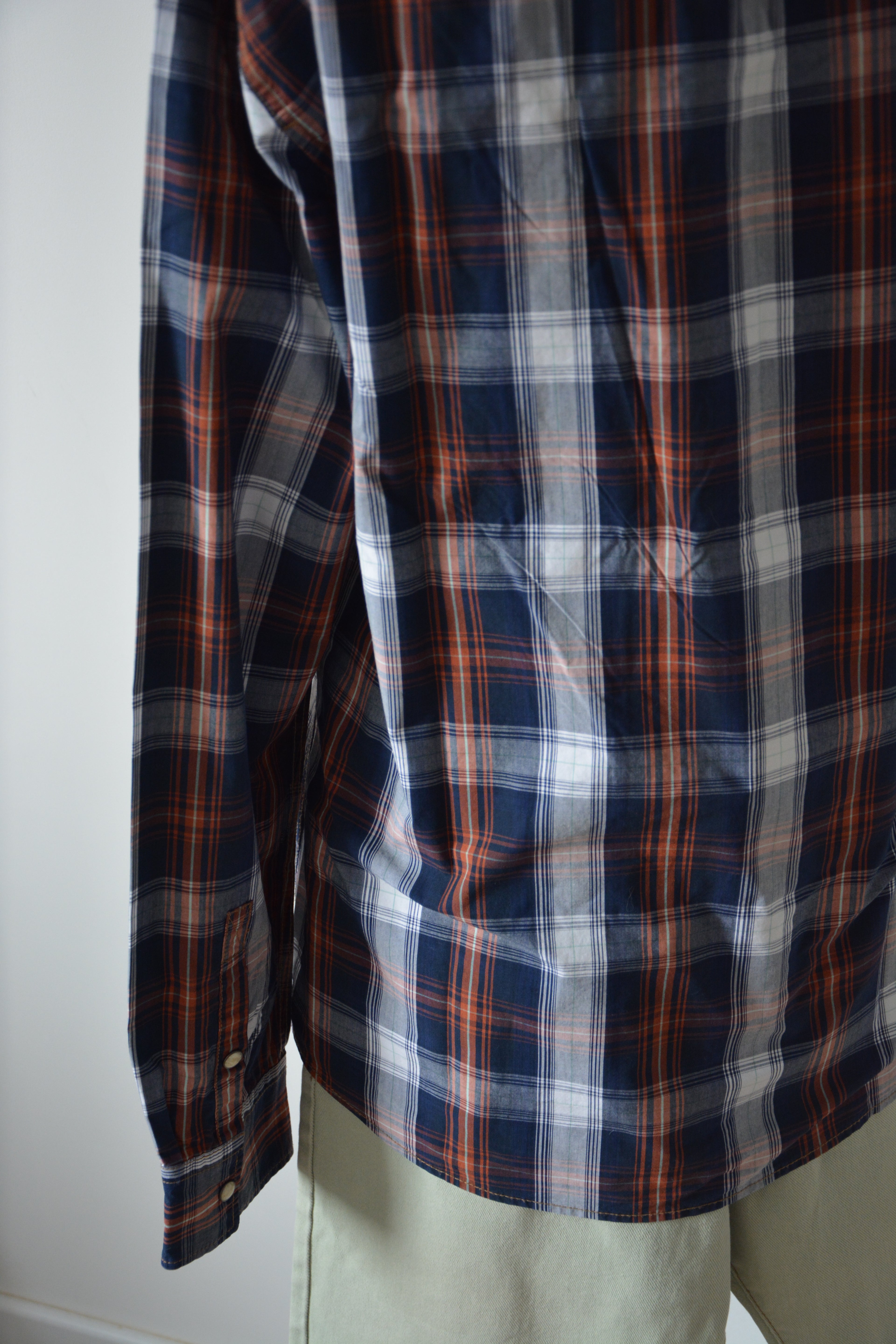 Chemise bleue denim à carreaux