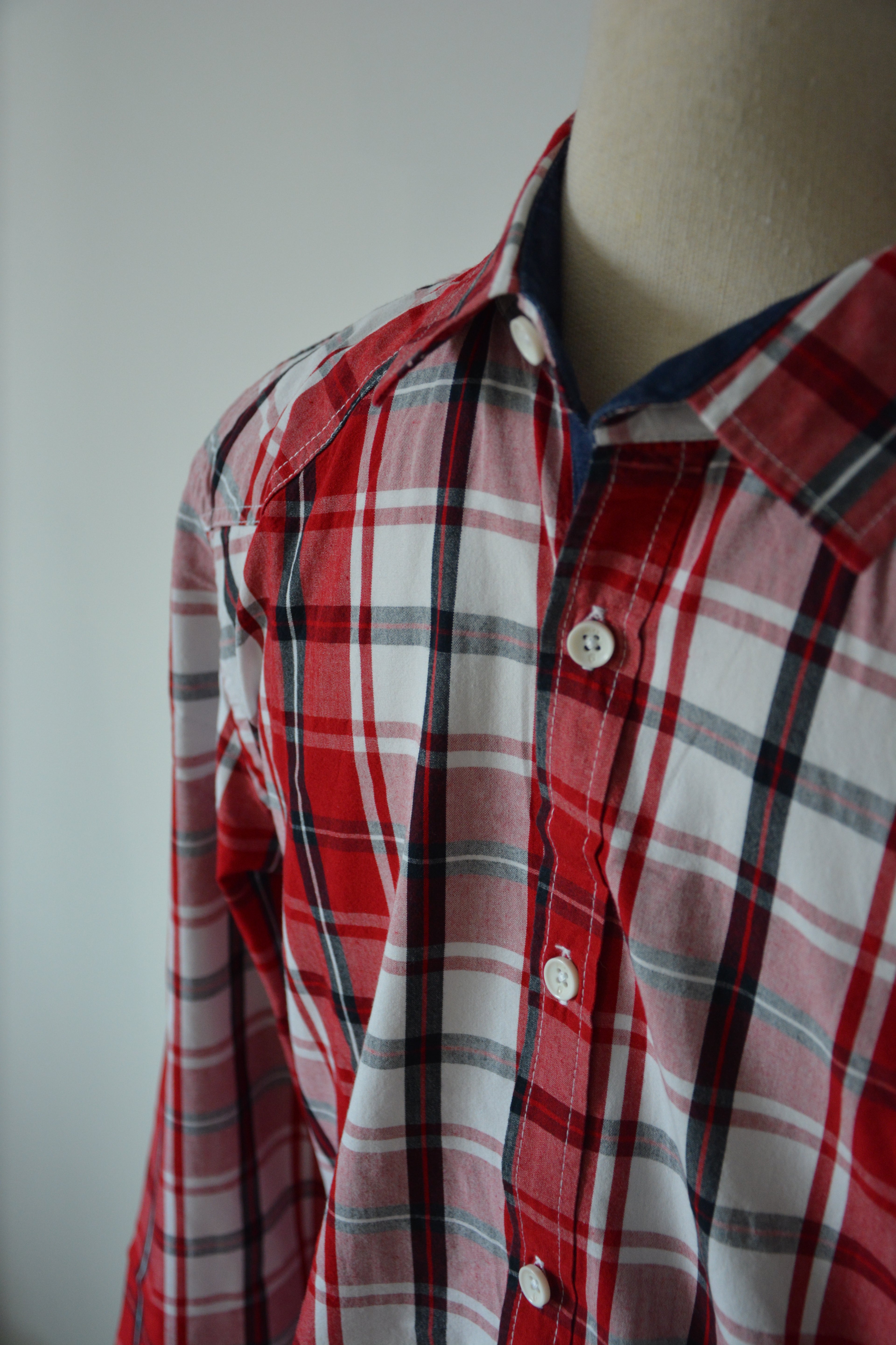 Chemise rouge à carreaux