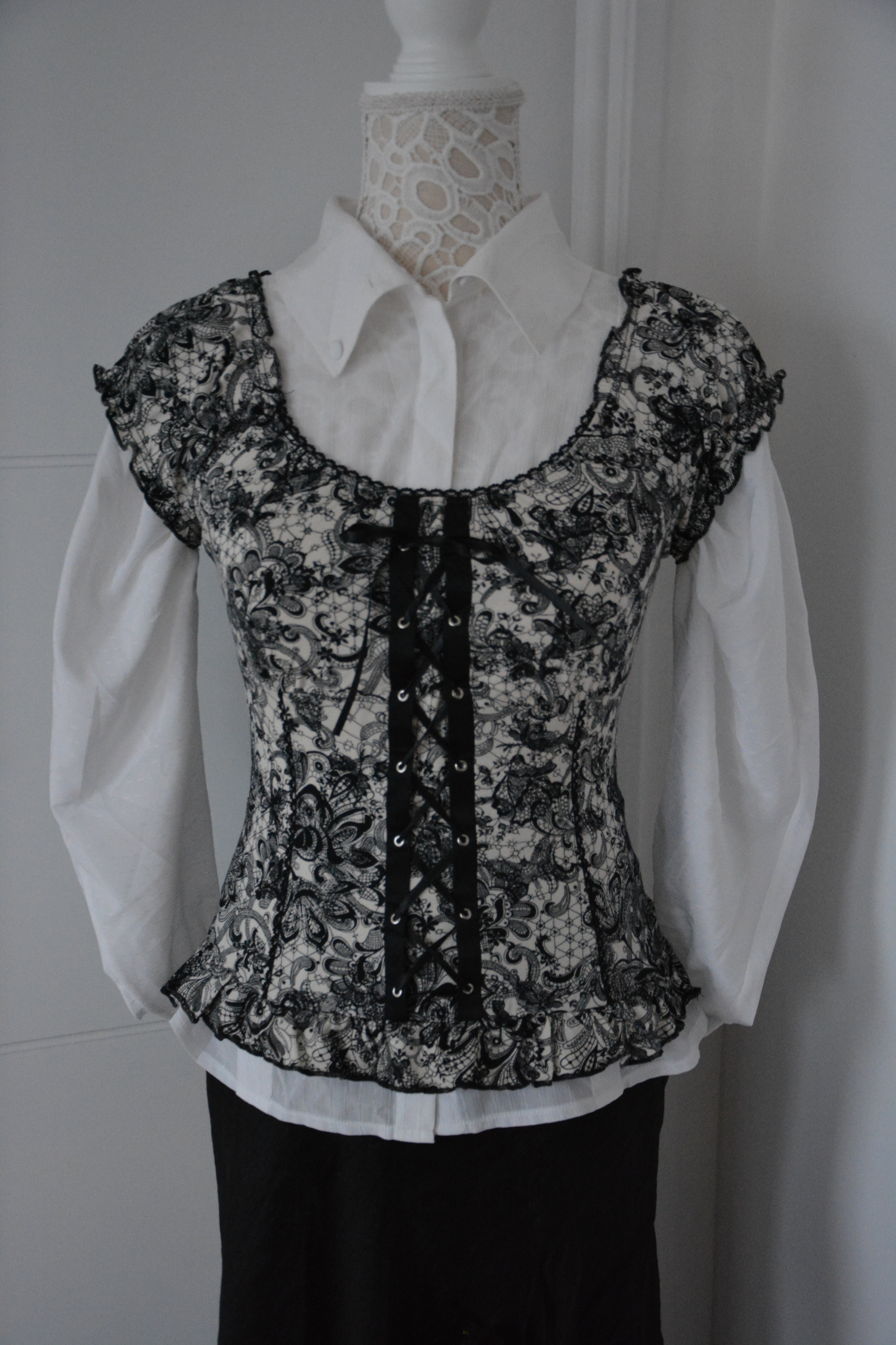 Tshirt effet corset noir et blanc