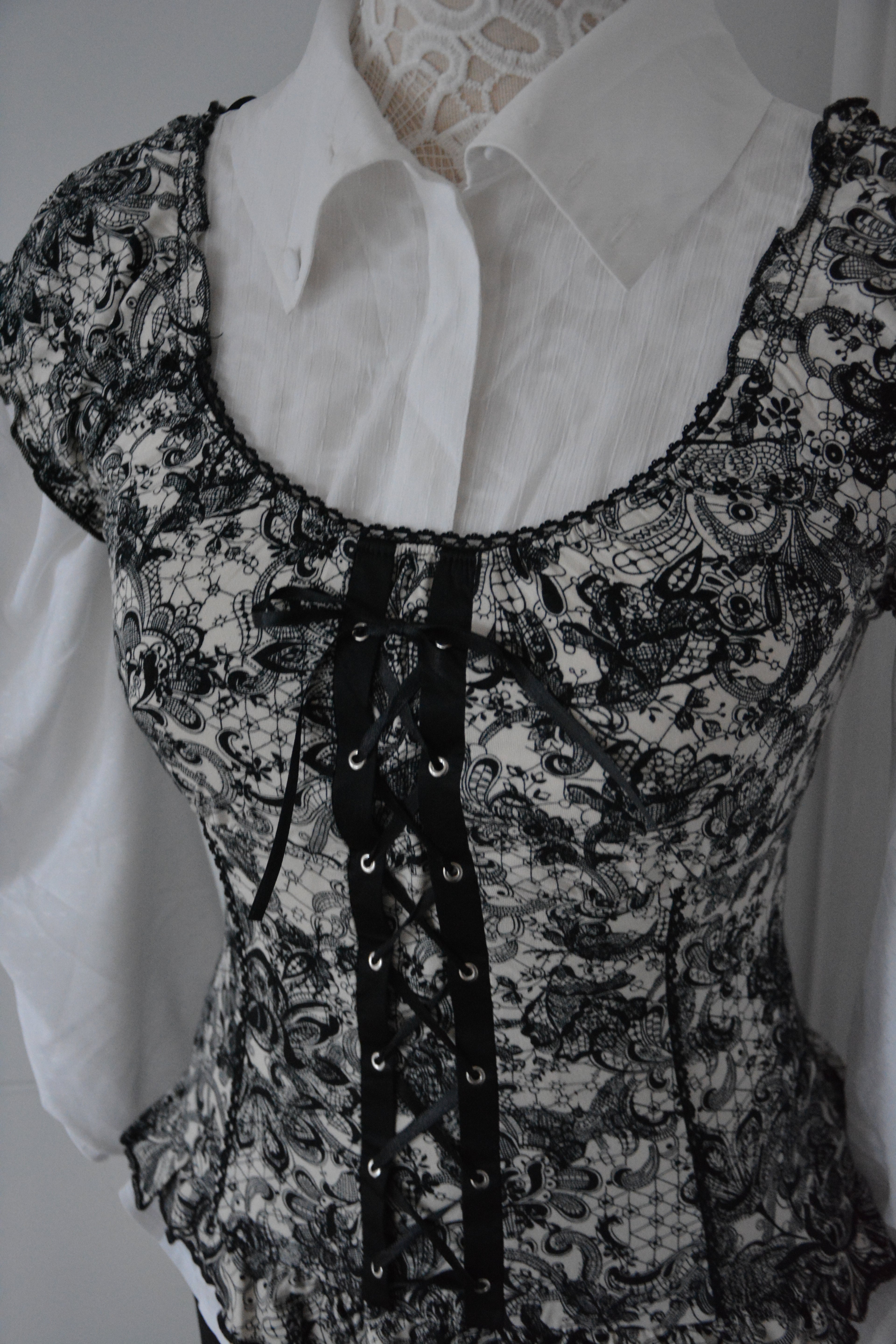 Tshirt effet corset noir et blanc