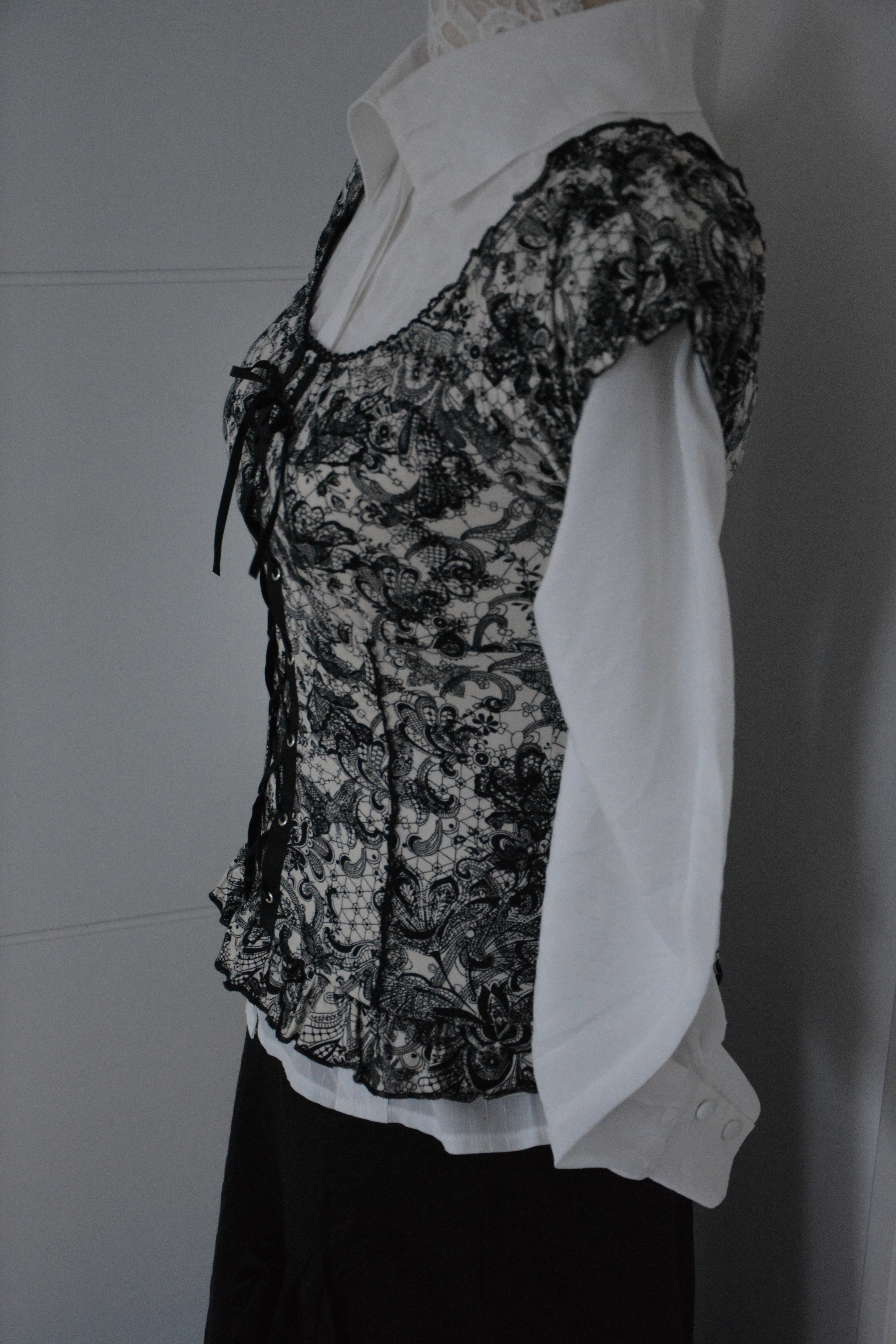 Tshirt effet corset noir et blanc