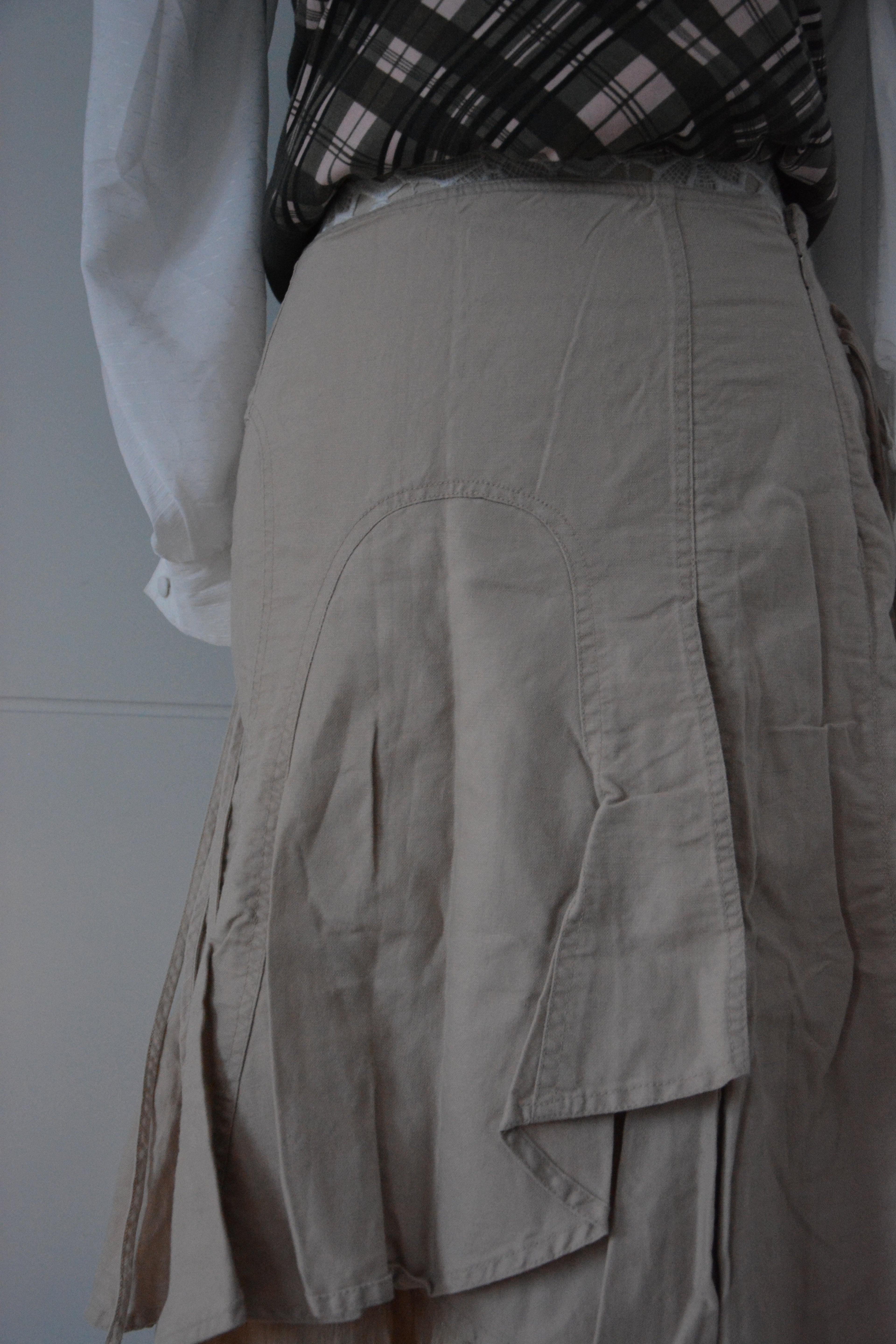 Jupe beige à volants