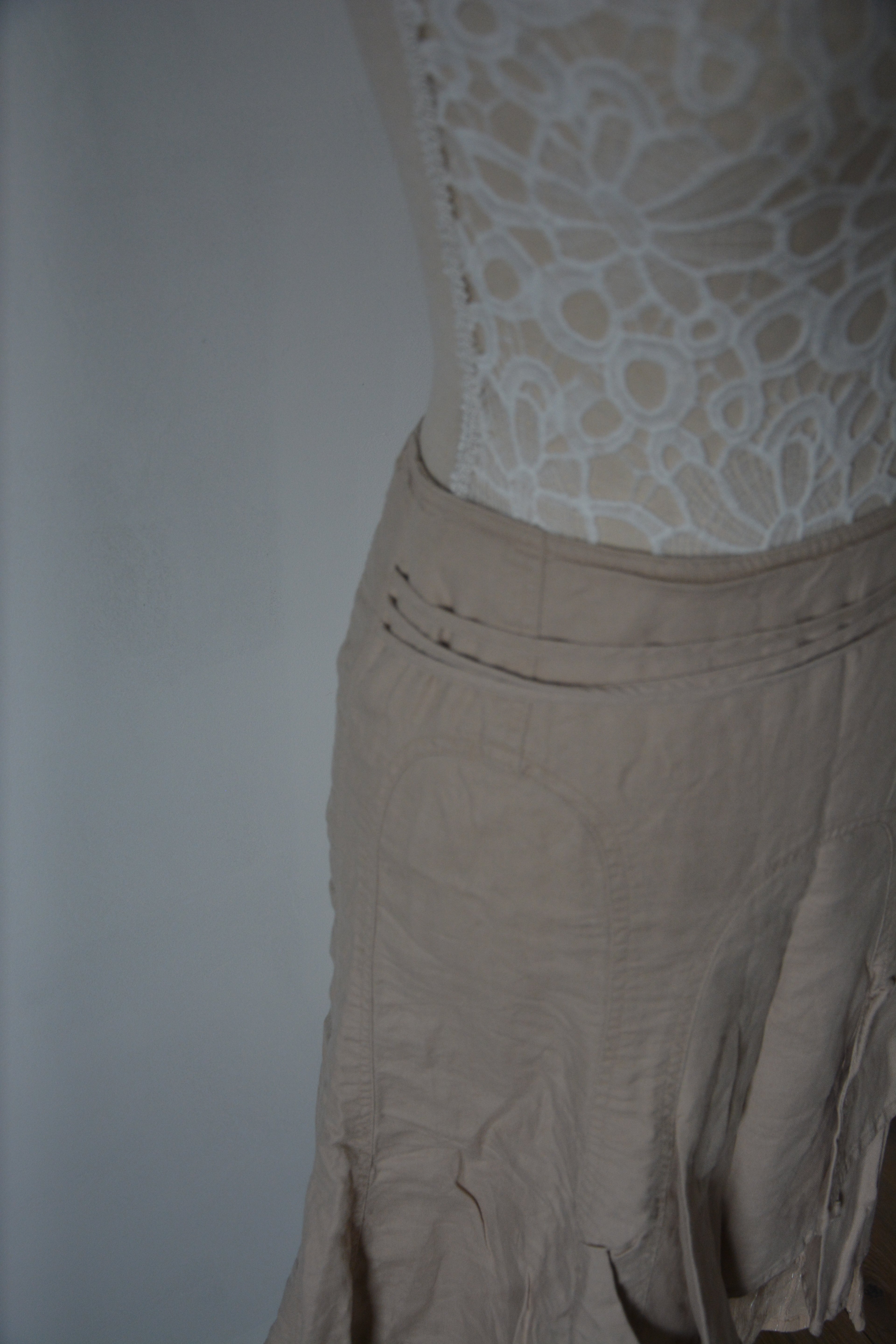 Jupe beige à volants