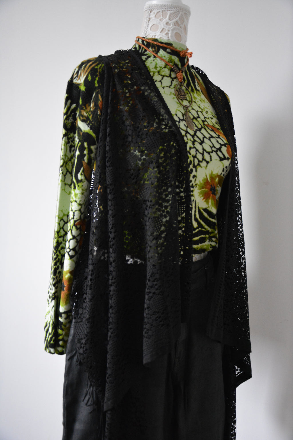 Pull col montant à imprimé tropical