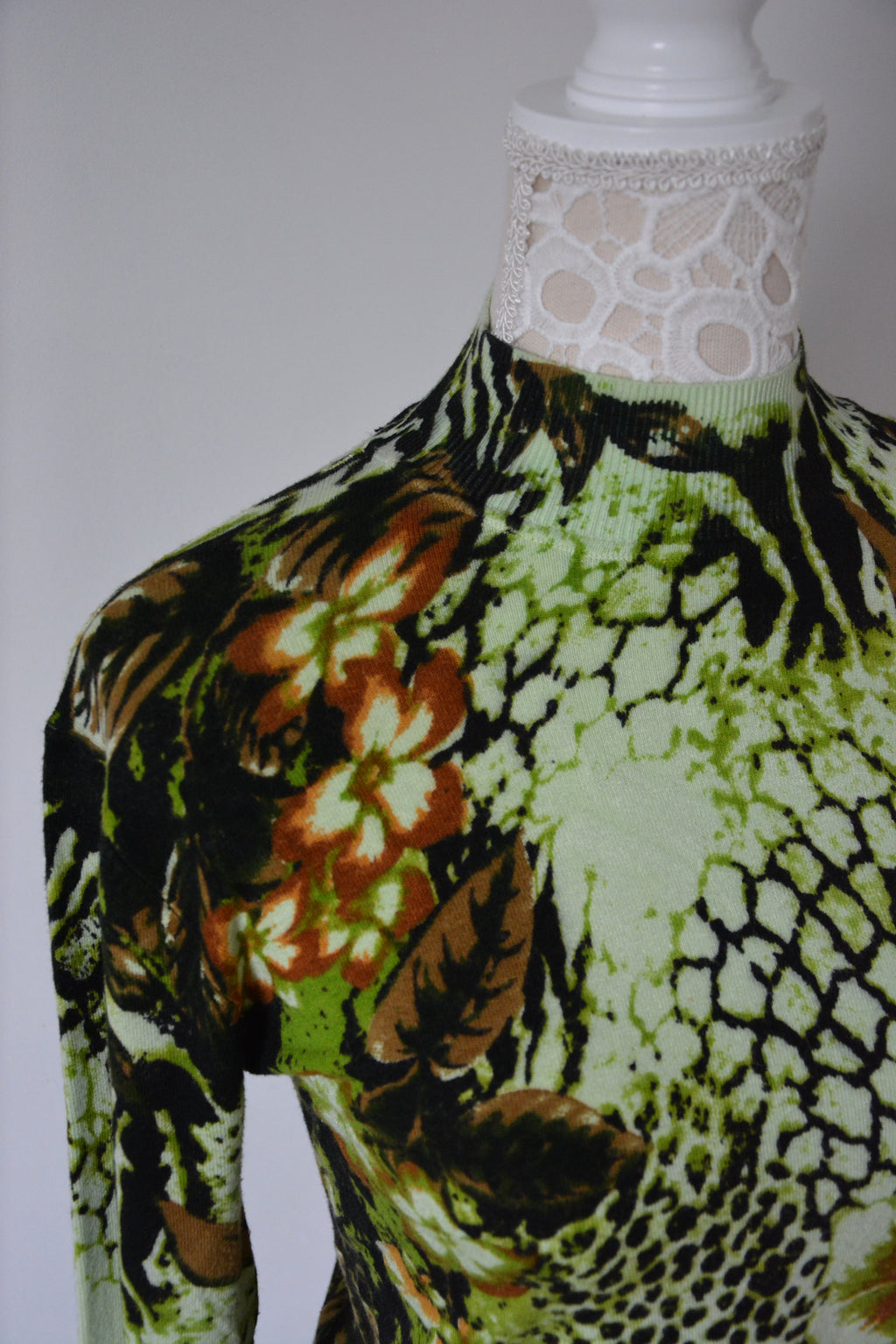 Pull col montant à imprimé tropical