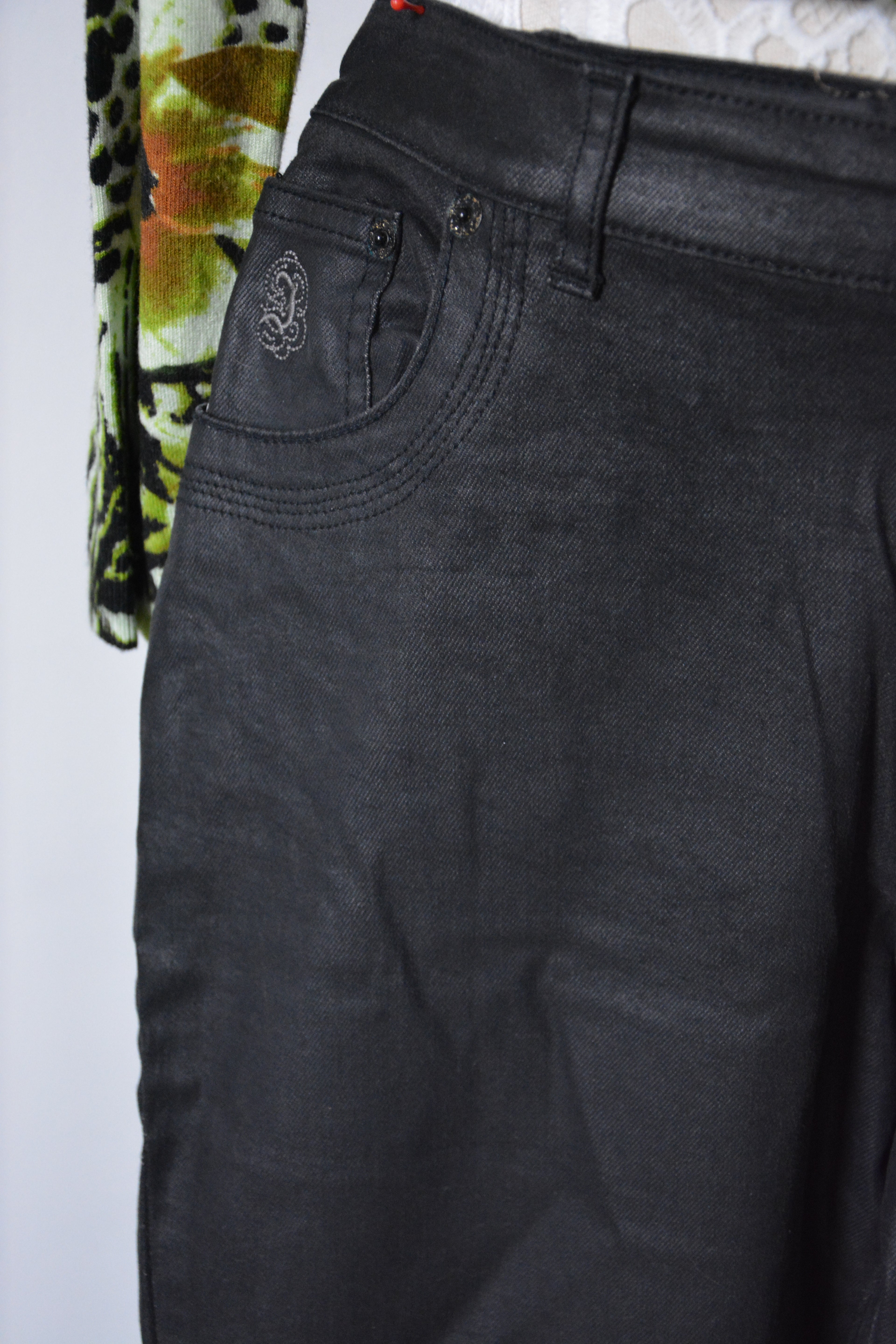 Pantalon noir effet enduit taille basse