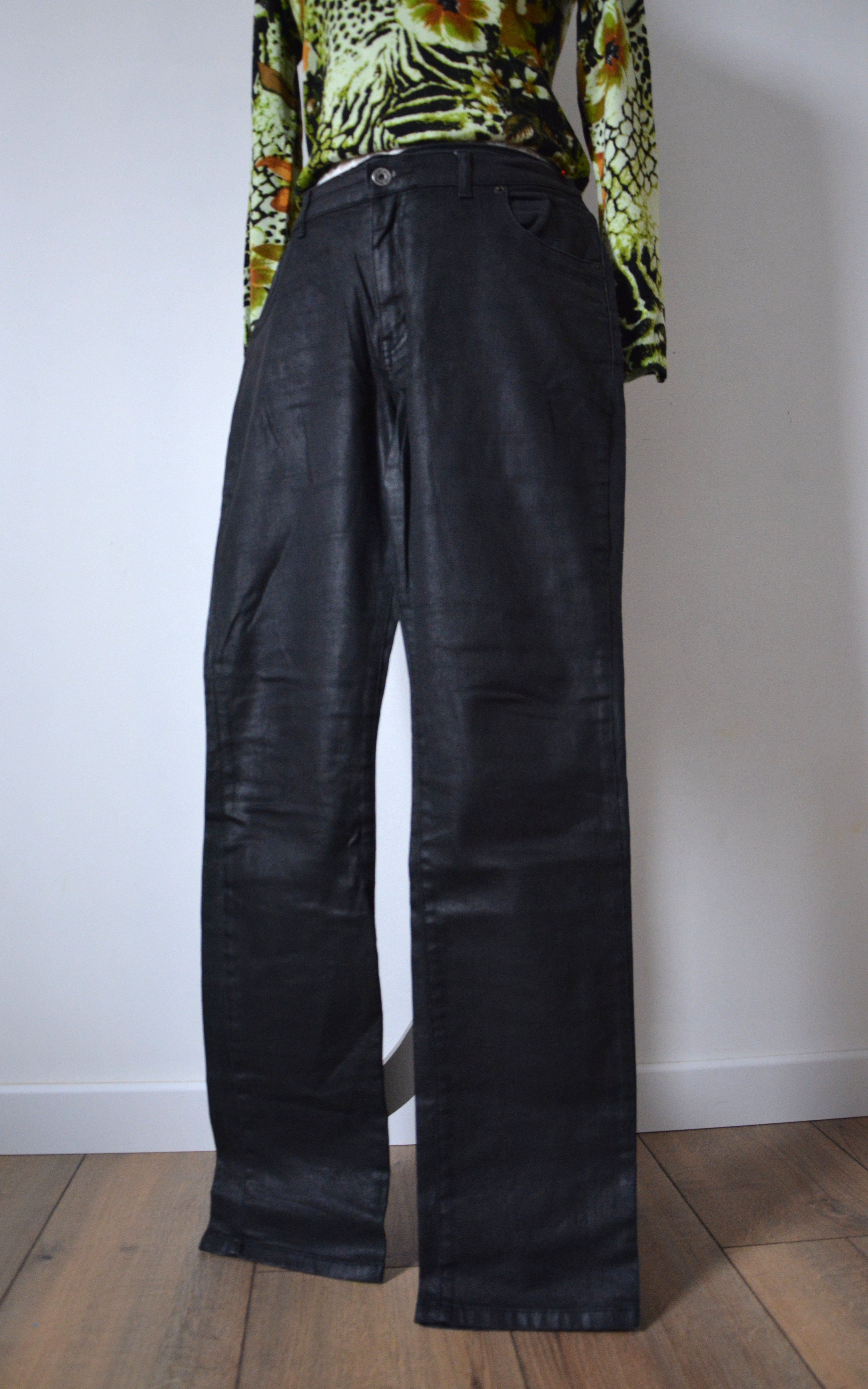Pantalon noir effet enduit taille basse