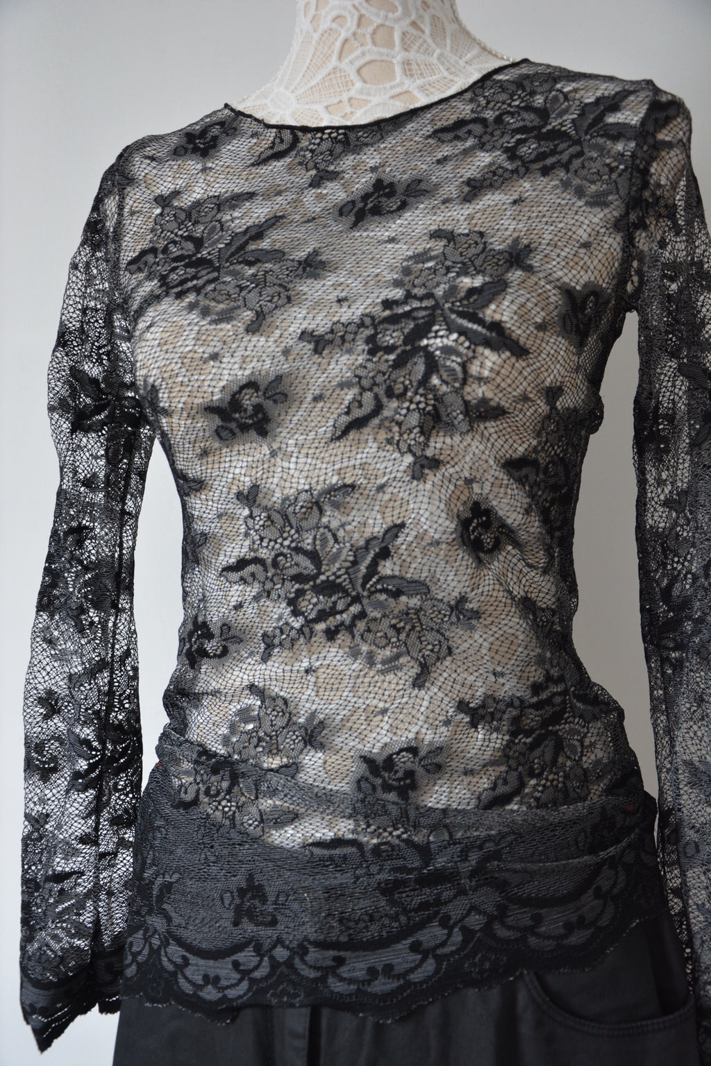 Tshirt noir en résille florale