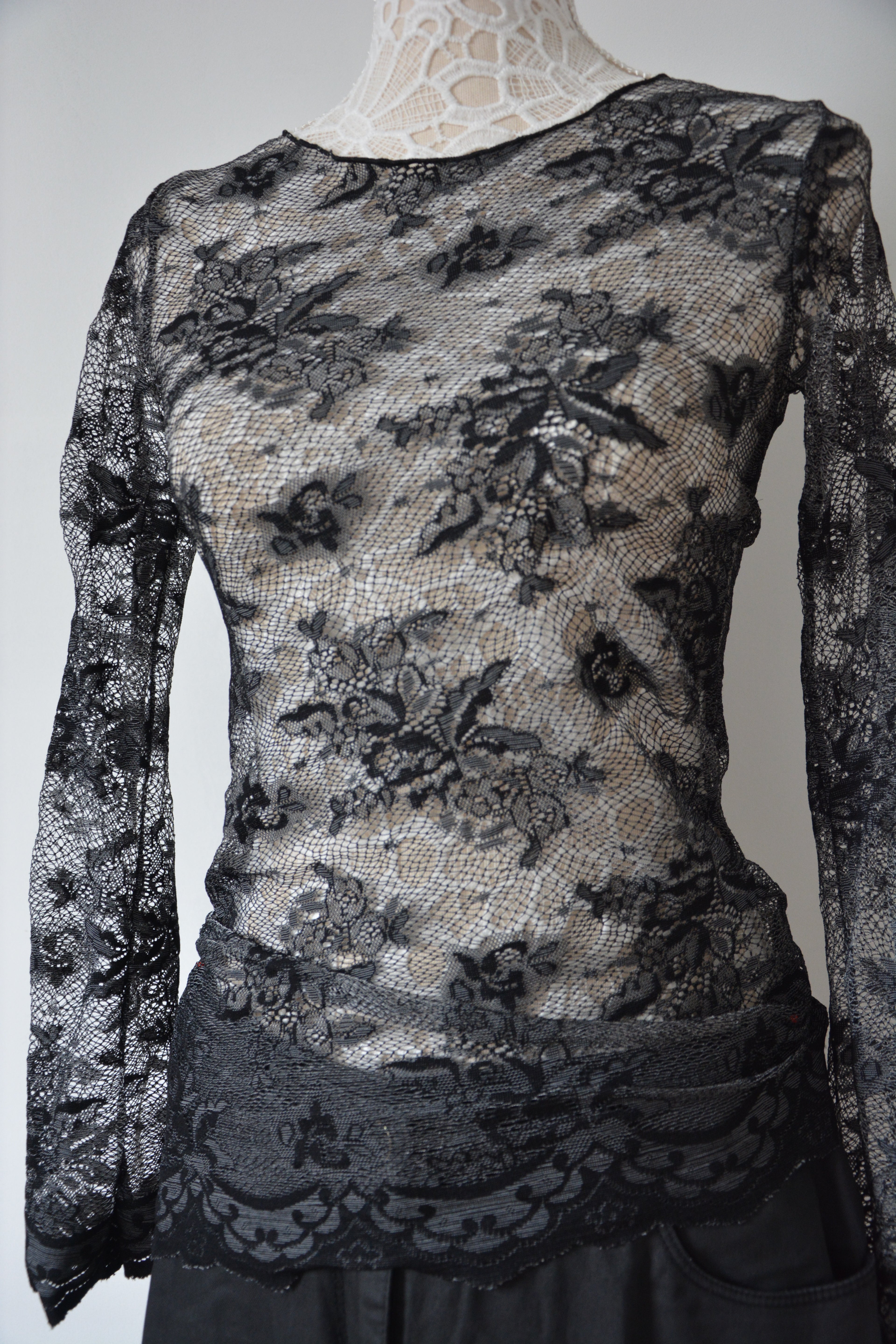 Tshirt noir en résille florale