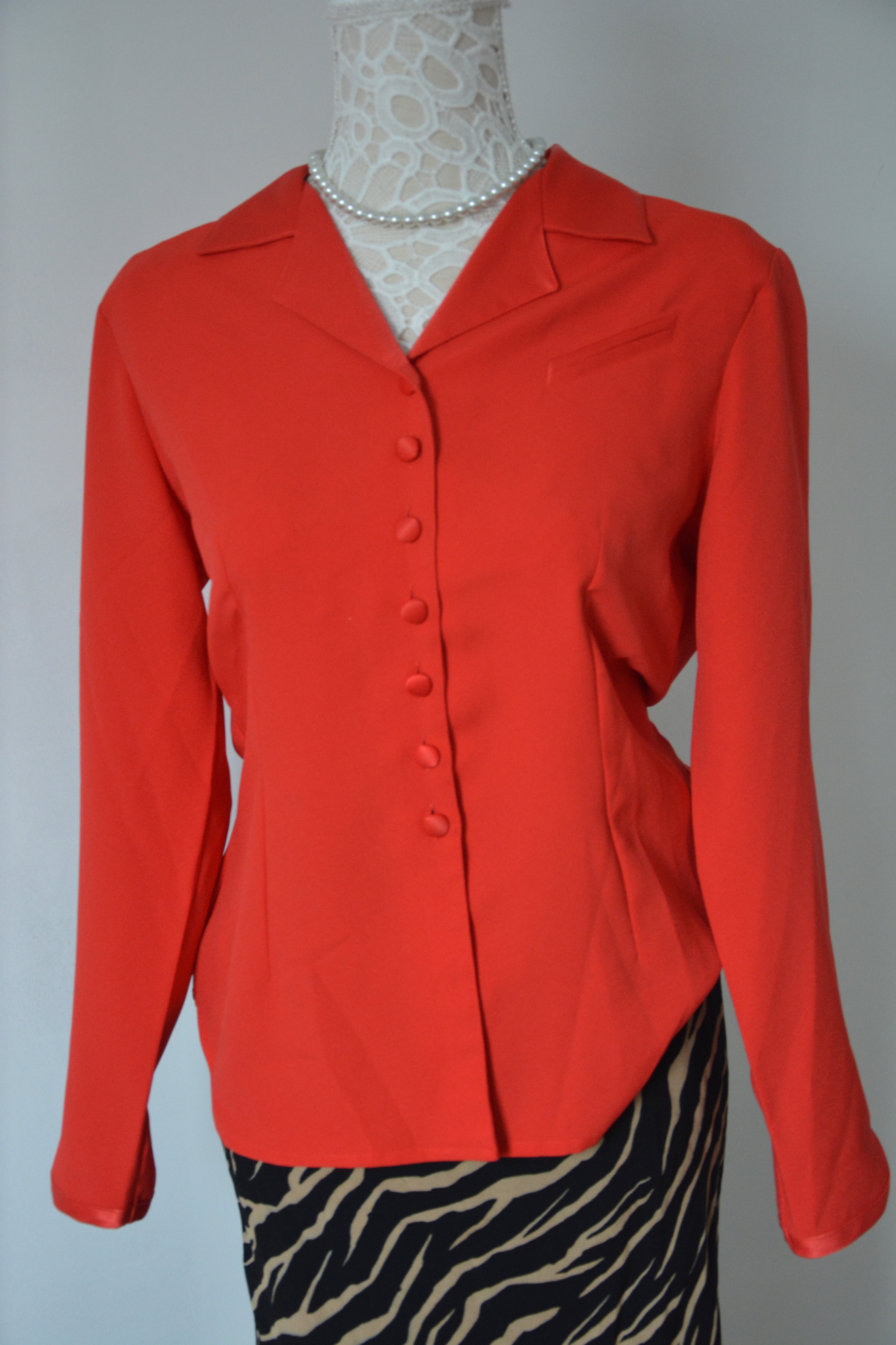 Chemise rouge satinée