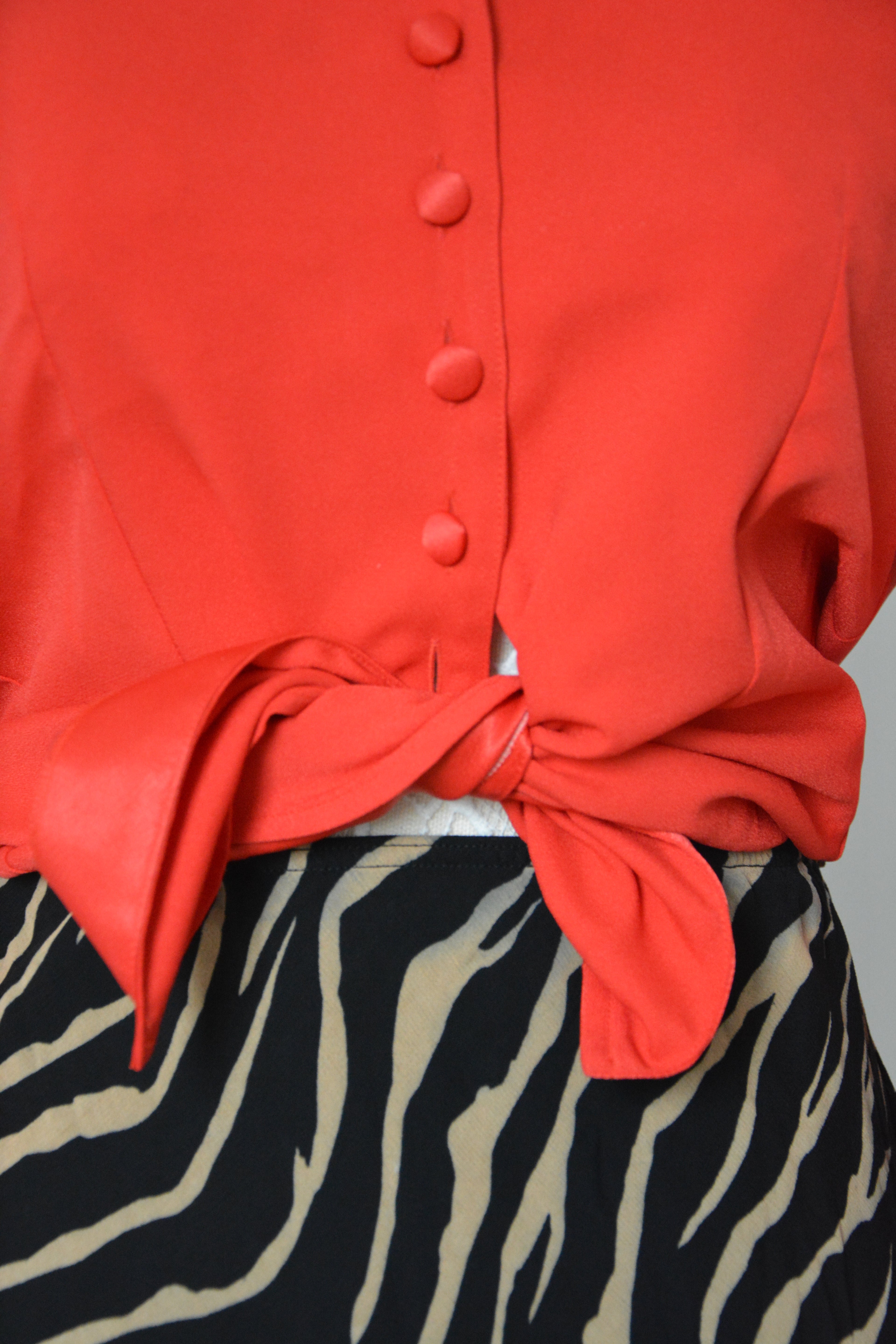 Chemise rouge satinée